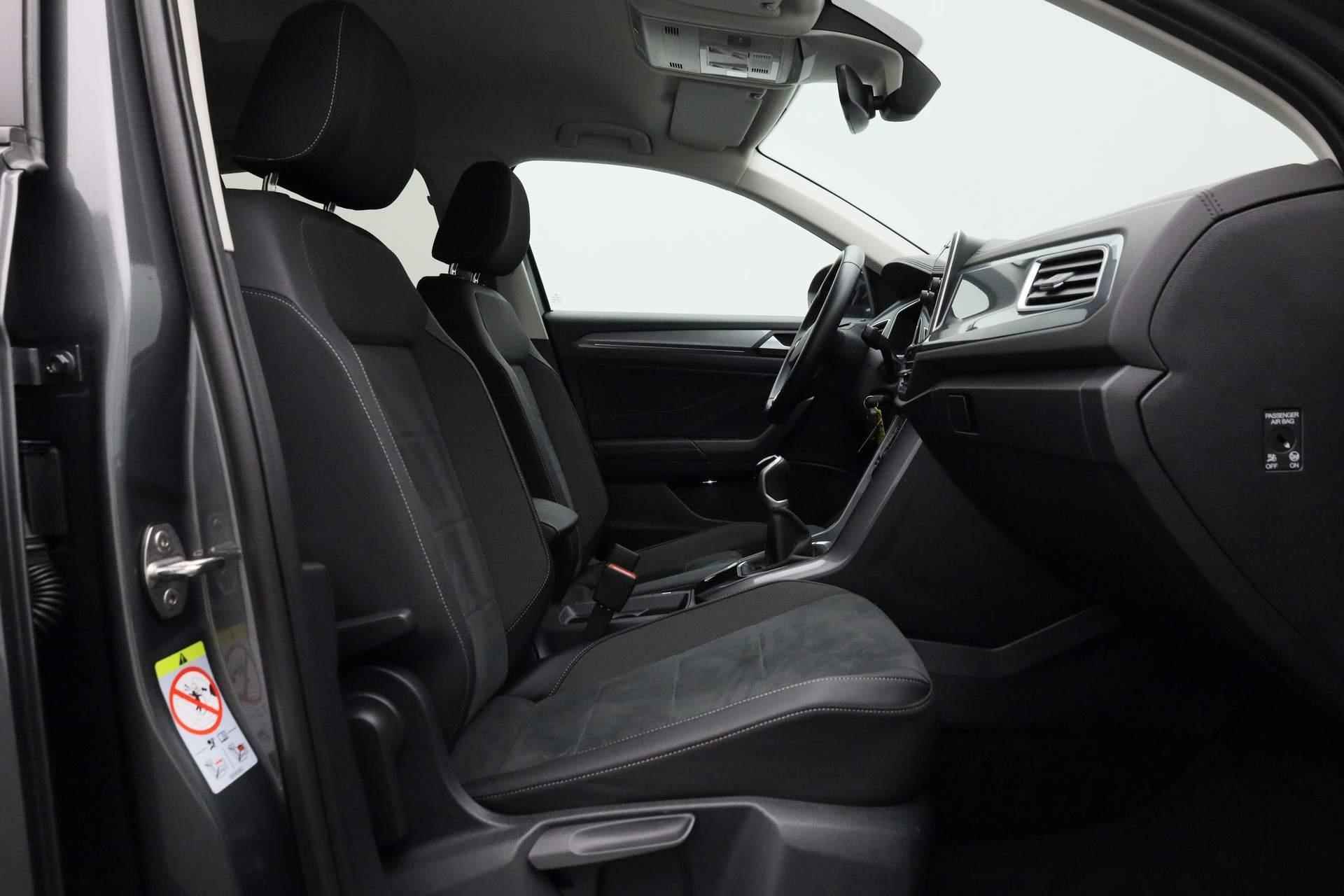 Volkswagen T-Roc 1.0 TSI 110PK Style | Navi | Stoelverwarming | Parkeersensoren voor/achter 17 inch - 34/38