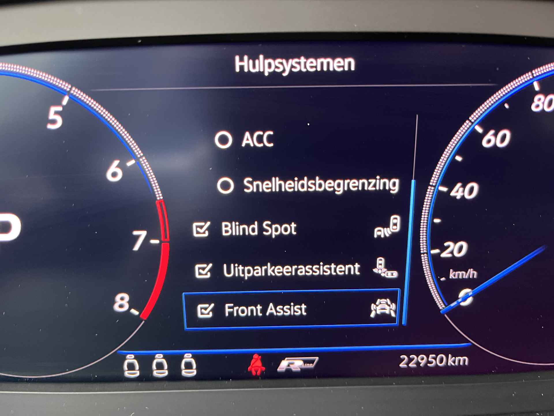 Volkswagen T-Roc 1.5 TSI 2x R-Line / AUTOMAAT/ CAMERA/ PARK. SENSOREN/ LED/ DODE HOEK/ DIGITAL DASHBOARD/ STOEL VERWARM./ ADAPT. CRUISE/ APP CONNECT/ NAVI/ CLIMA/ DAB/ 19" LMV/ - 12/26