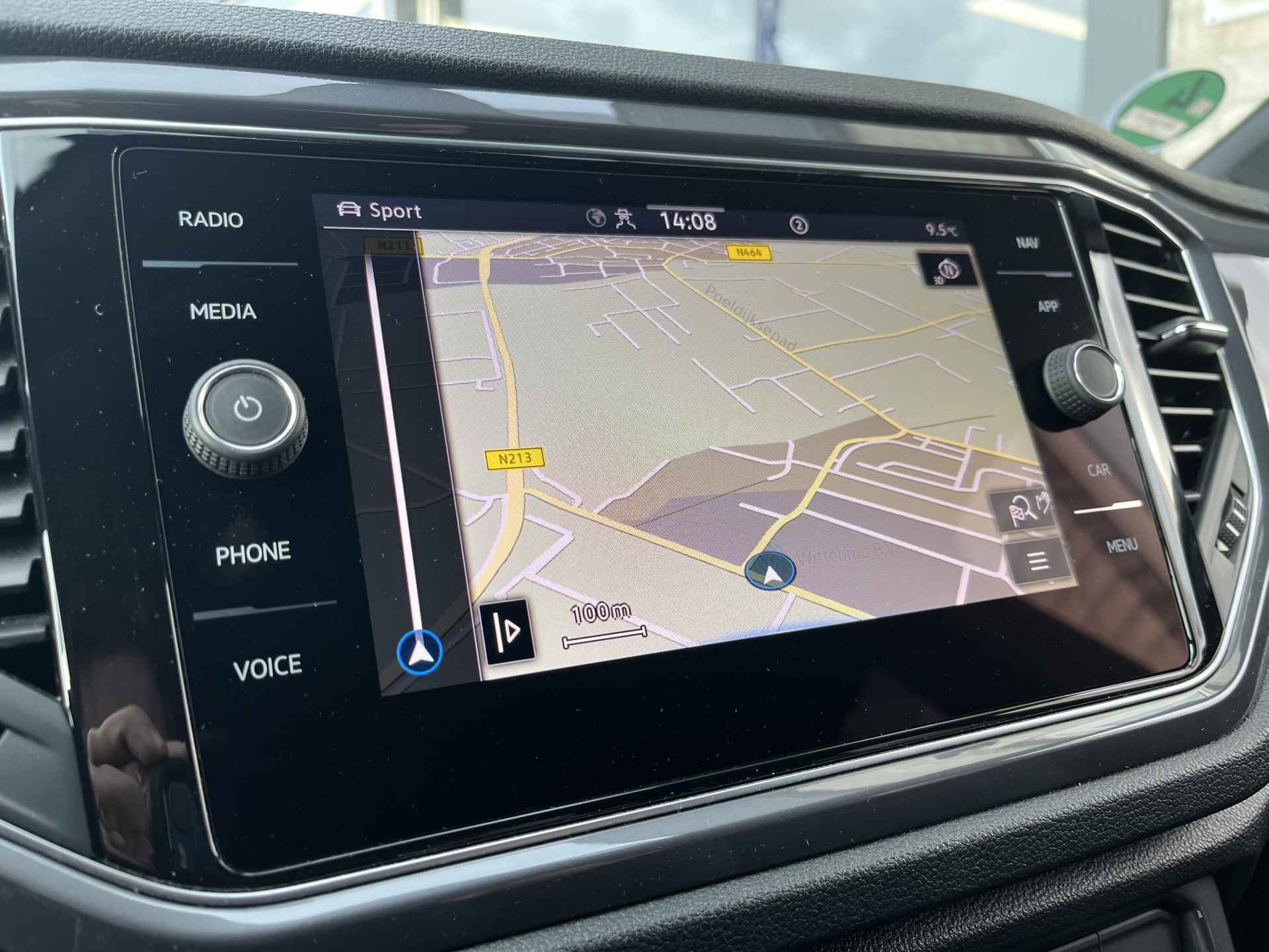 Volkswagen T-Roc 1.5 TSI 2x R-Line / AUTOMAAT/ CAMERA/ PARK. SENSOREN/ LED/ DODE HOEK/ DIGITAL DASHBOARD/ STOEL VERWARM./ ADAPT. CRUISE/ APP CONNECT/ NAVI/ CLIMA/ DAB/ 19" LMV/ - 14/26