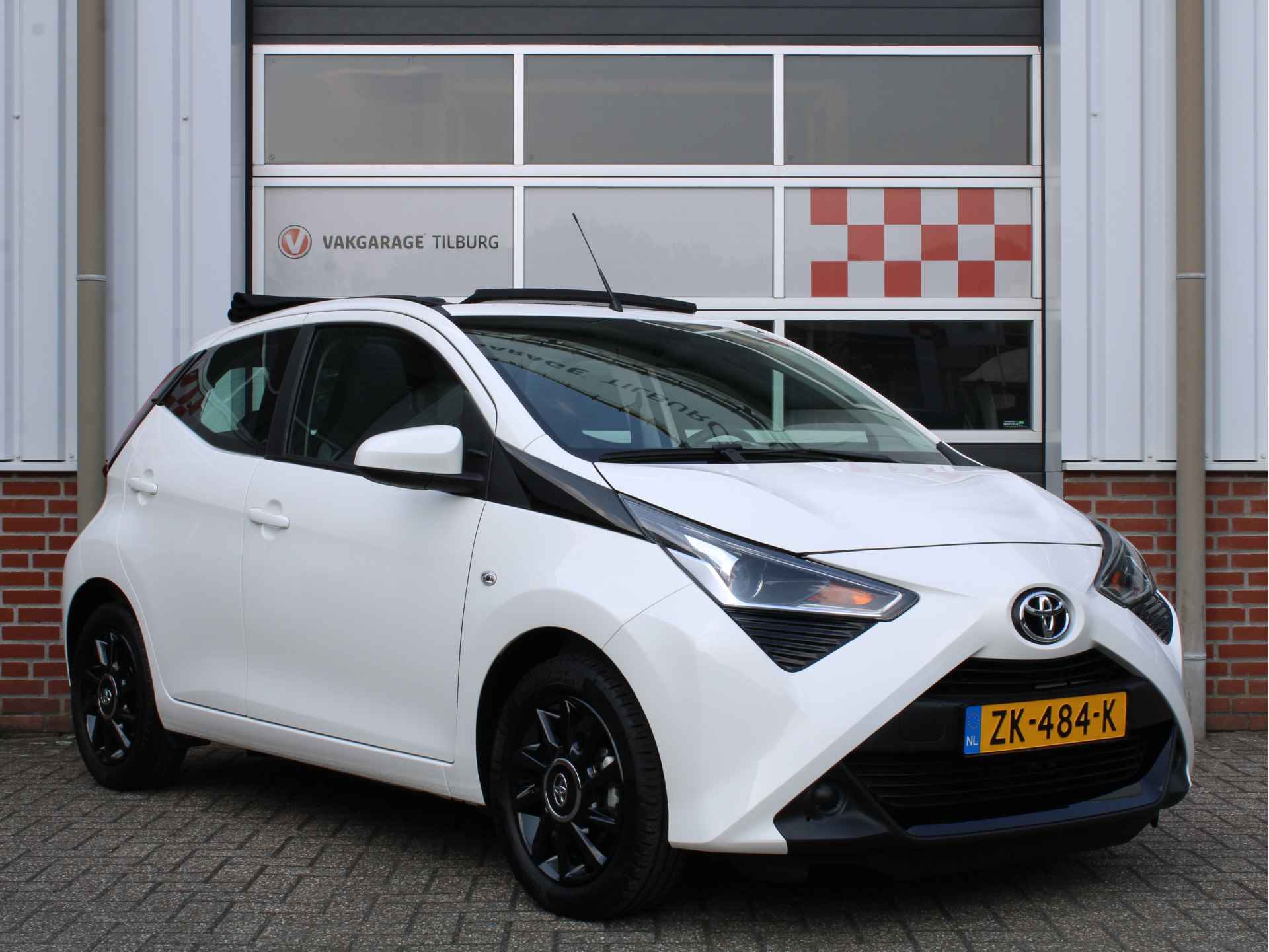 Toyota Aygo 1.0 VVT-i X-Play Limited Cabrio /LED/Elek. Schuifdak/Achteruitrijcamera/Elek. ramen/Apple carplay/AIRCO/15'LM/CV/NAP! 1e eig! - 5/43