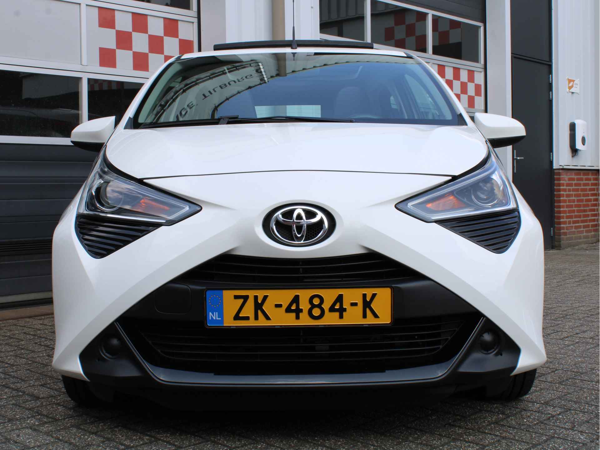 Toyota Aygo 1.0 VVT-i X-Play Limited Cabrio /LED/Elek. Schuifdak/Achteruitrijcamera/Elek. ramen/Apple carplay/AIRCO/15'LM/CV/NAP! 1e eig! - 31/43