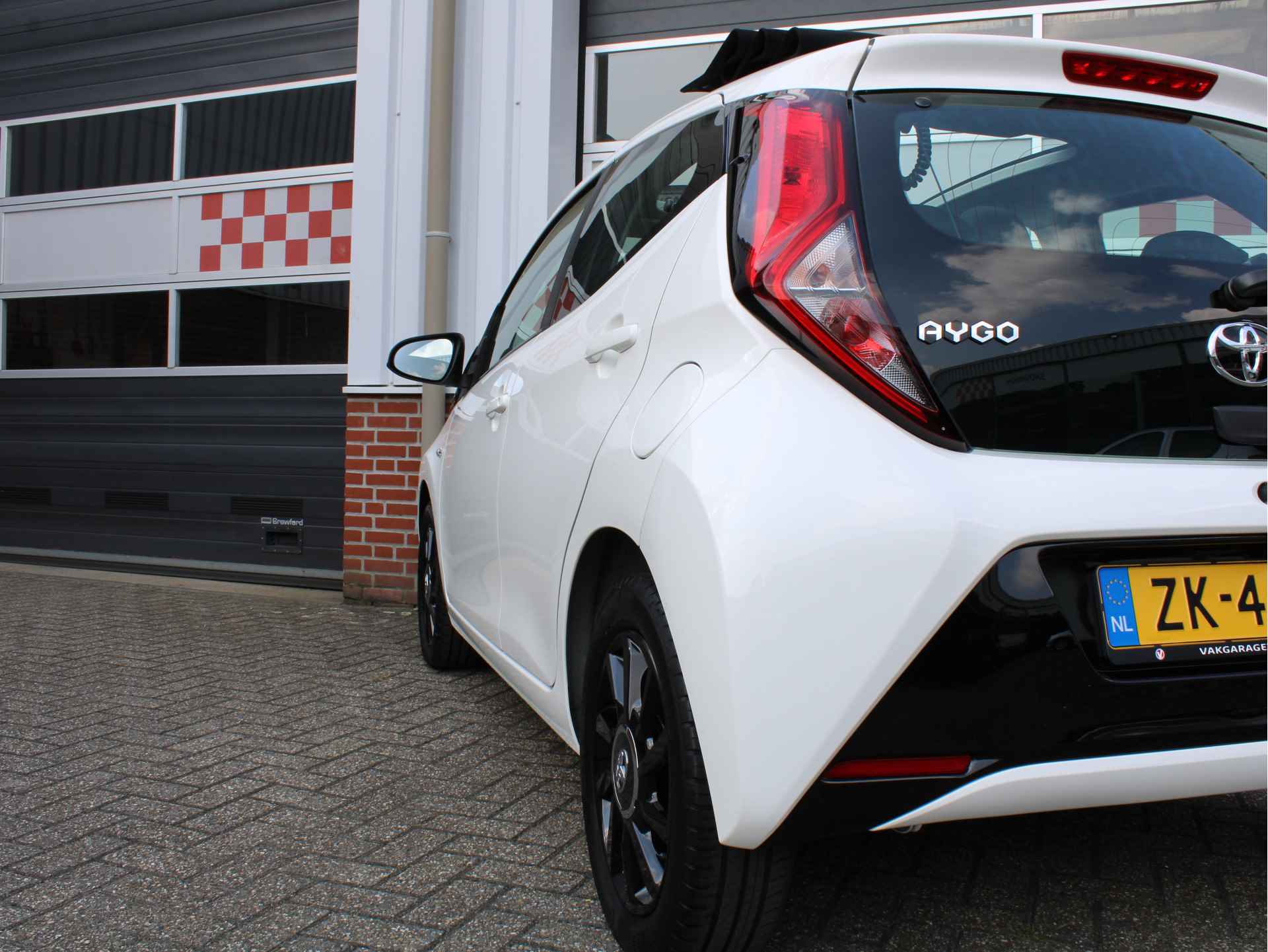 Toyota Aygo 1.0 VVT-i X-Play Limited Cabrio /LED/Elek. Schuifdak/Achteruitrijcamera/Elek. ramen/Apple carplay/AIRCO/15'LM/CV/NAP! 1e eig! - 37/43