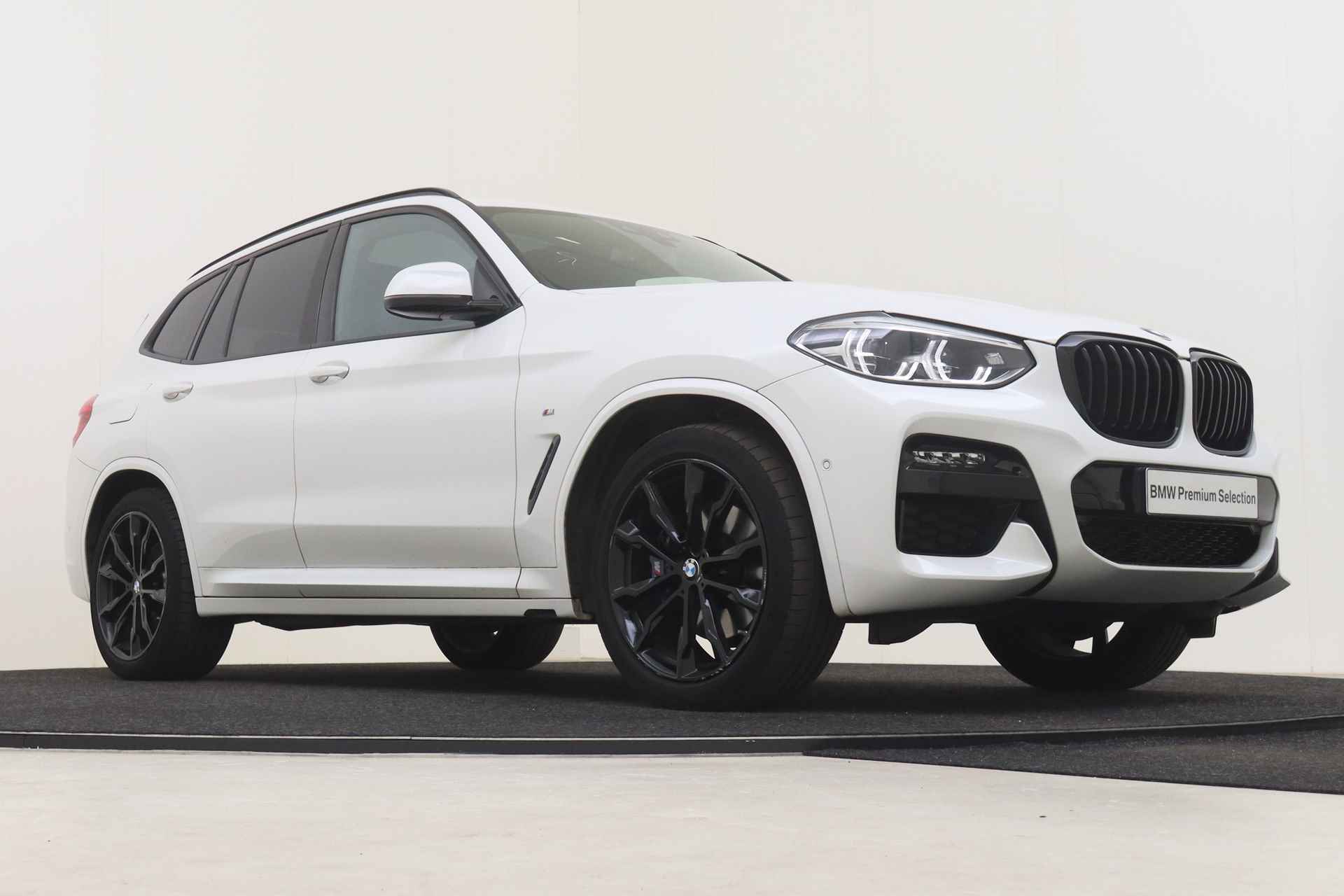 BMW X3 xDrive30i High Executive M Sport Automaat / Panoramadak / Trekhaak / M sportstoelen / Adaptieve LED / M Sportonderstel / Parking Assistant / Stoelverwarming - 11/62