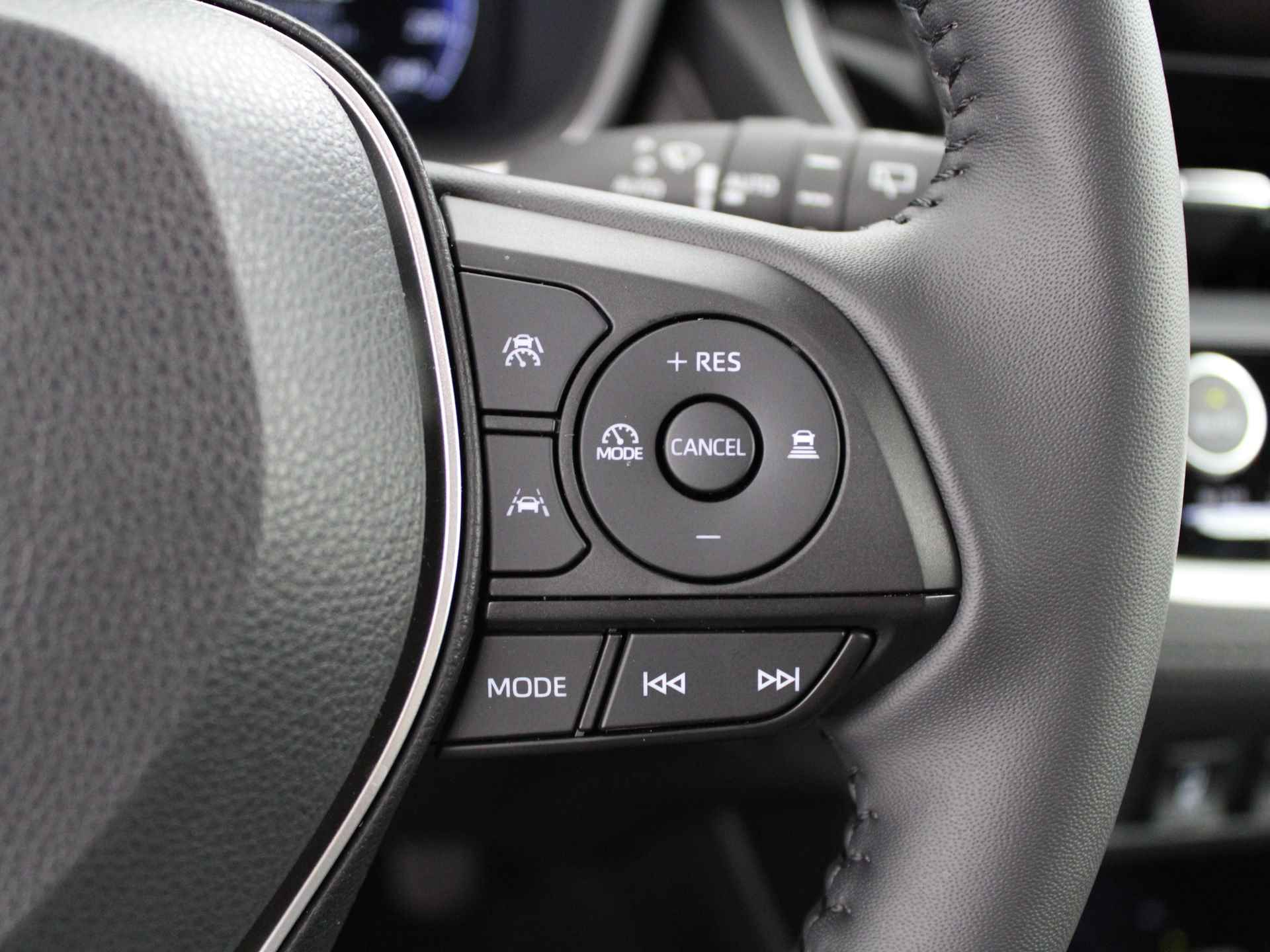 Toyota Corolla Cross 2.0 High Power Hybrid First Edition | Navigatie | Stoelverwarming | Parkeercamera | - 16/43