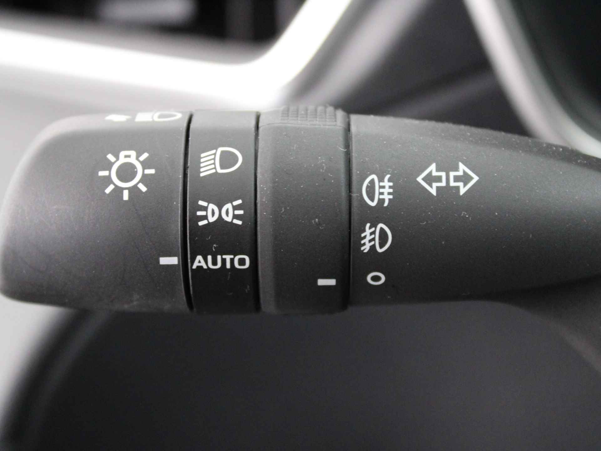 Toyota Corolla Cross 2.0 High Power Hybrid First Edition | Navigatie | Stoelverwarming | Parkeercamera | - 17/43