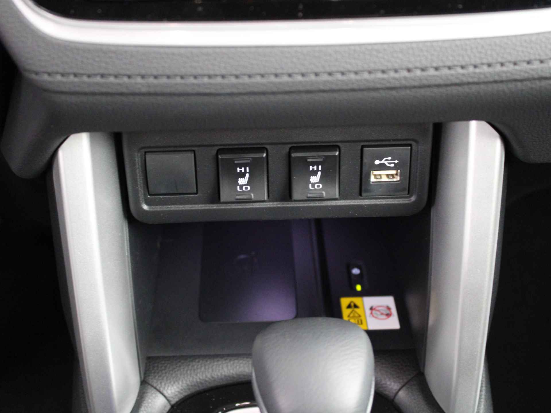 Toyota Corolla Cross 2.0 High Power Hybrid First Edition | Navigatie | Stoelverwarming | Parkeercamera | - 26/43