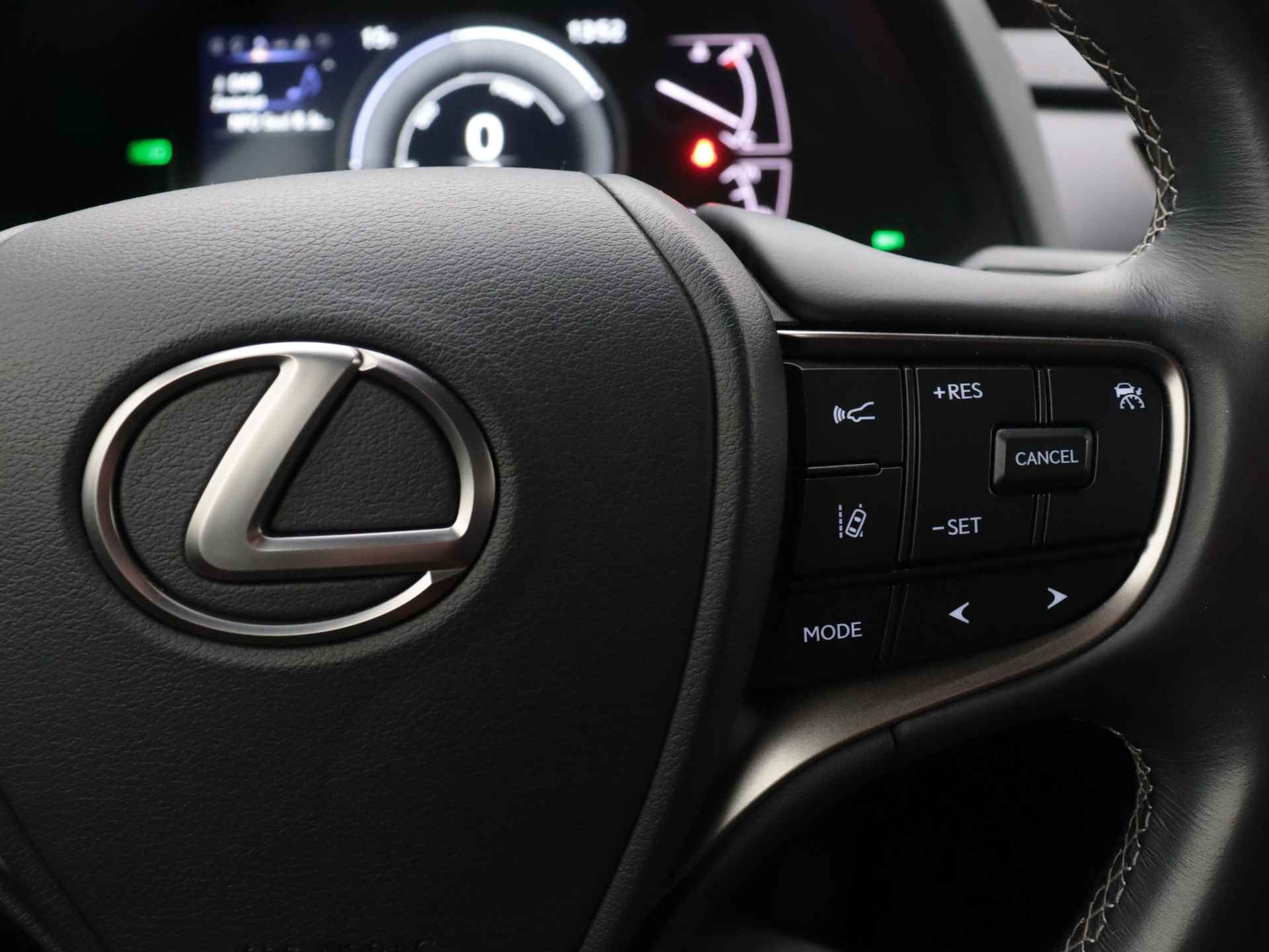 Lexus UX 250h Preference Line | Navigatie | Camera | LM velgen | Parkeersensoren | - 23/45