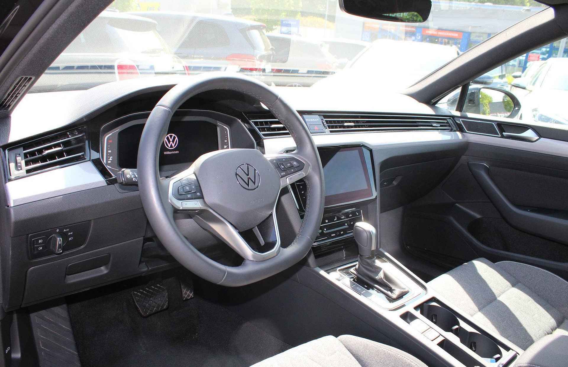 Volkswagen Passat Variant 2.0 TDI 200 PK DSG ACC Trekhaak Camera LED - 8/20