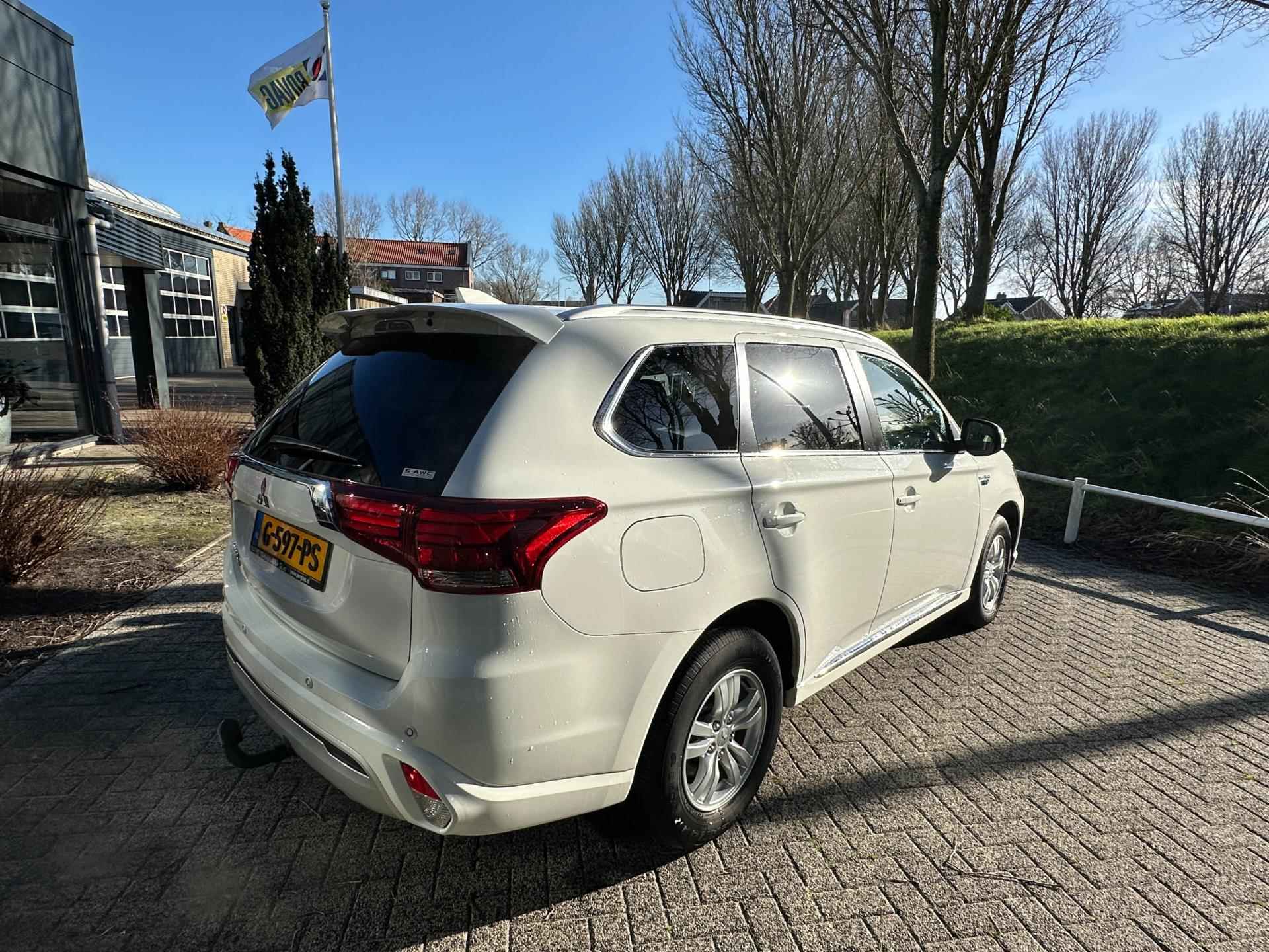 Mitsubishi Outlander 2.4 PHEV Pure trekhaak carplay camera - 6/31