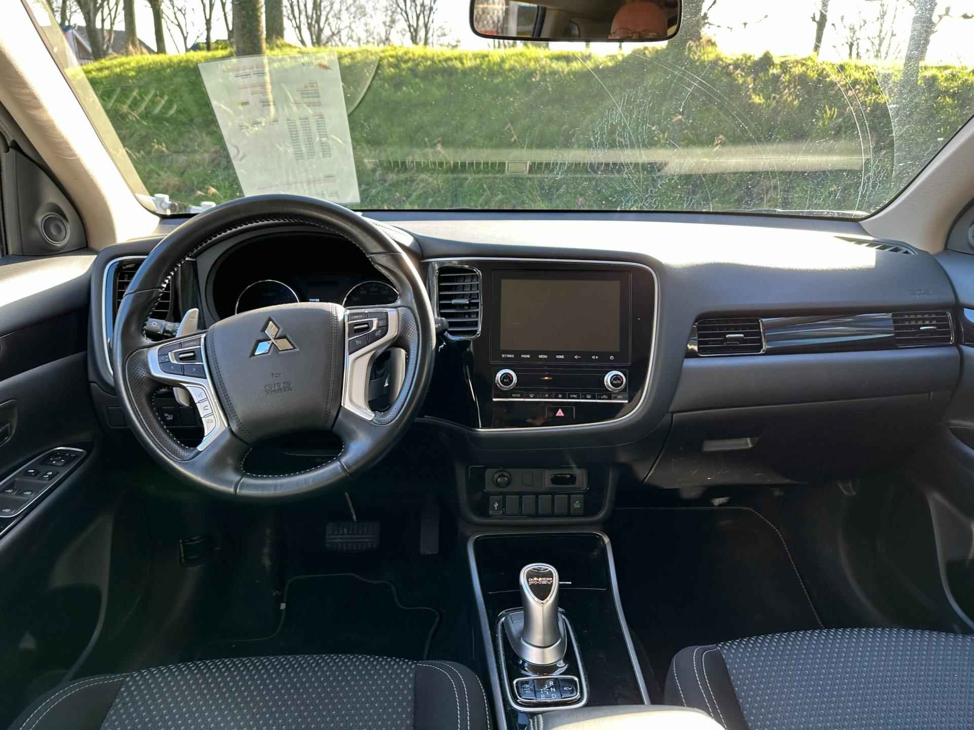 Mitsubishi Outlander 2.4 PHEV Pure trekhaak carplay camera - 13/31