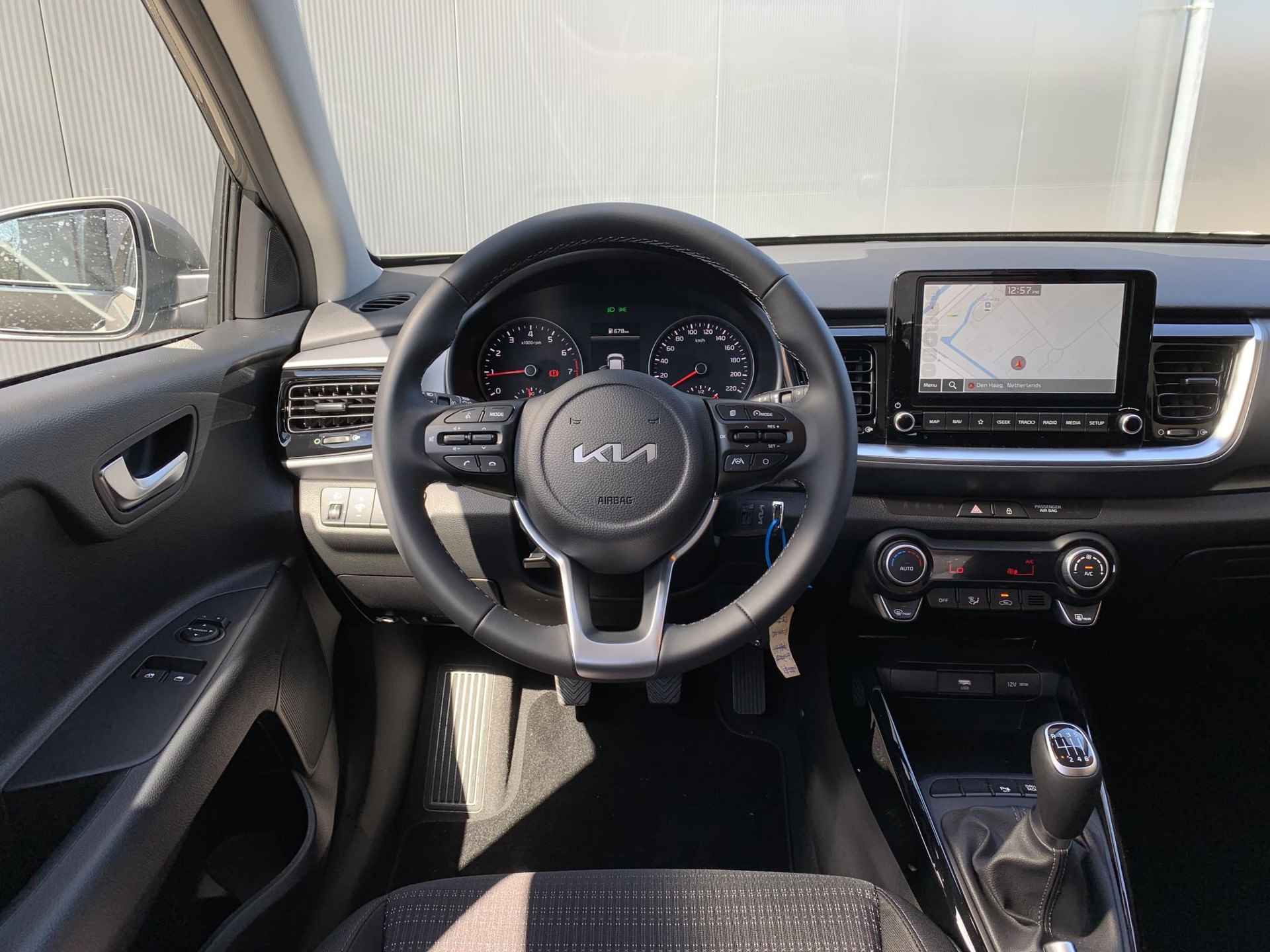 Kia Stonic 1.0i MHEV DynamicLine PRIVATE LEASE NU VANAF 364.- PER MAAND | Navigation Pack | Bluetooth | Camera | Climate & (adaptieve) cruise control |  Metallic lak | Fabrieksgarantie | NAP - 13/38