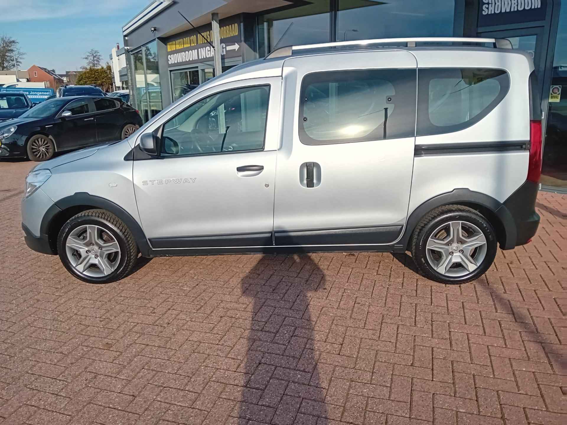 Dacia Dokker 1.3 TCe Stepway, Airco, Multimediasysteem, Bluetooth, Navigatie, Stoelverwarming, Parkeersensoren, Camera, Cruise control, Elekt 1e eigenaar dealer onderhouden, BOVAG - 9/29