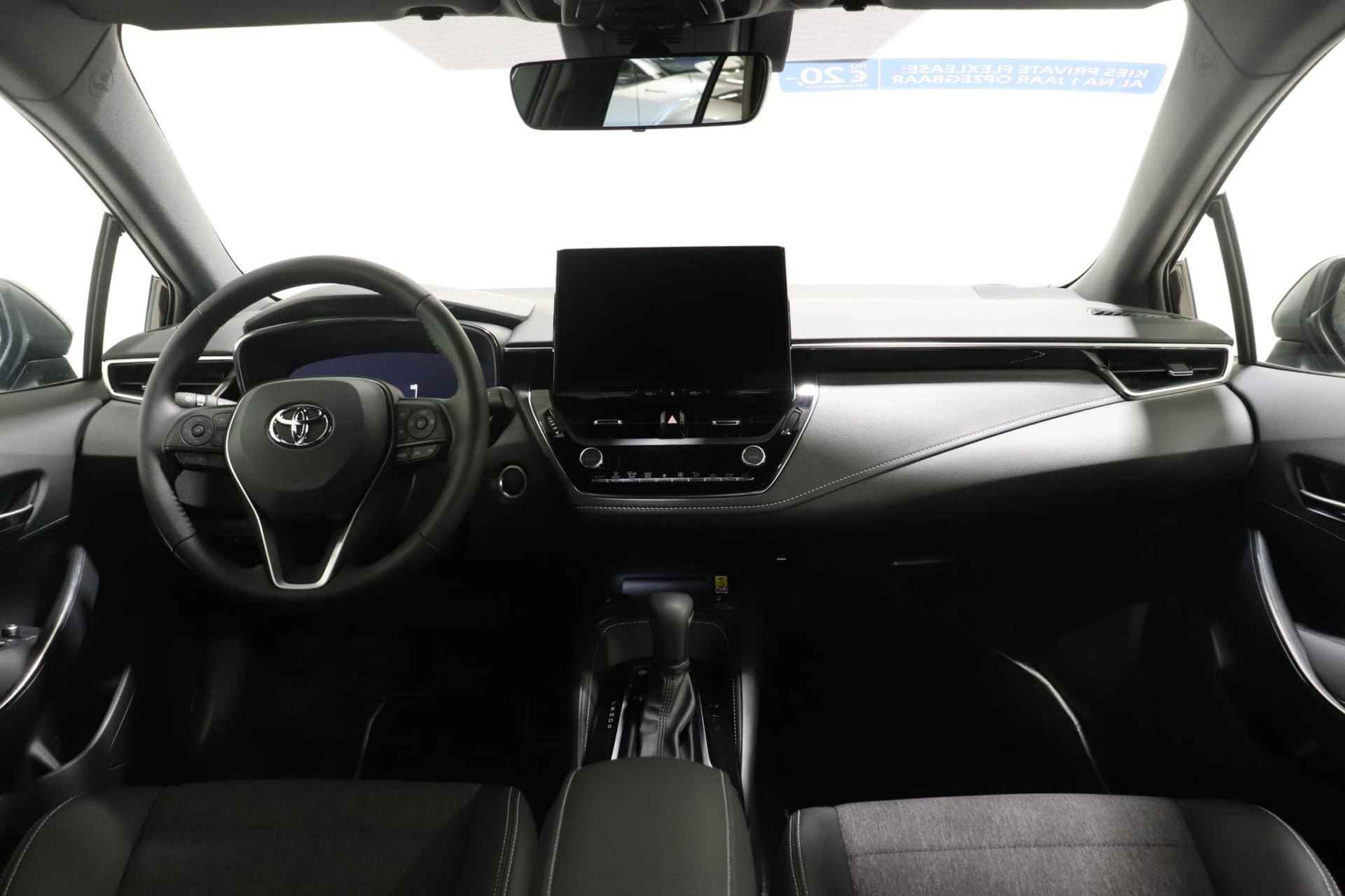 Toyota Corolla Touring Sports 1.8 Hybrid First Edition, Direct leverbaar, 140PK, Sensoren, Stoelverwarming, Apple Carplay/Android Auto! - 3/41