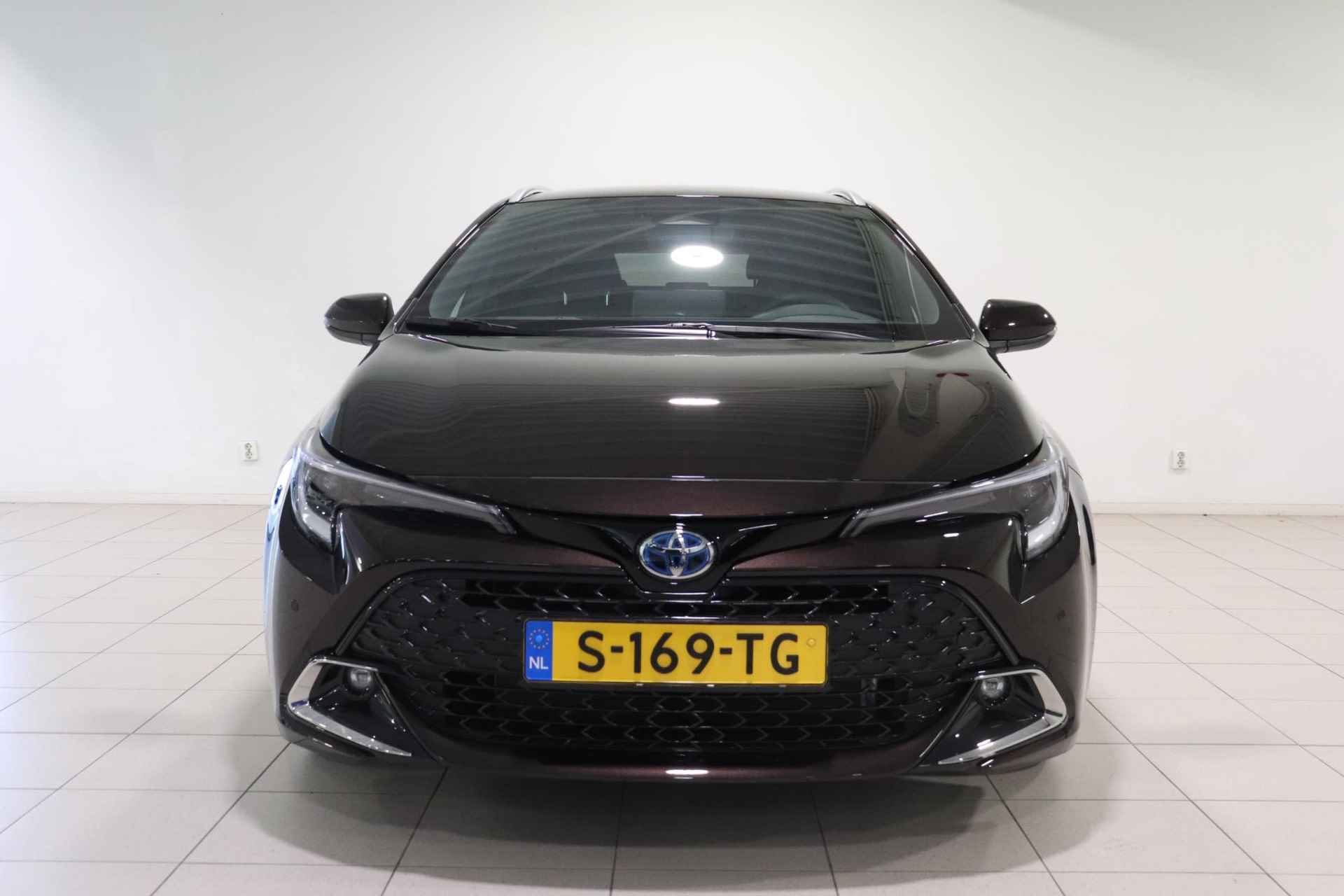 Toyota Corolla Touring Sports 1.8 Hybrid First Edition, Direct leverbaar, 140PK, Sensoren, Stoelverwarming, Apple Carplay/Android Auto! - 12/41