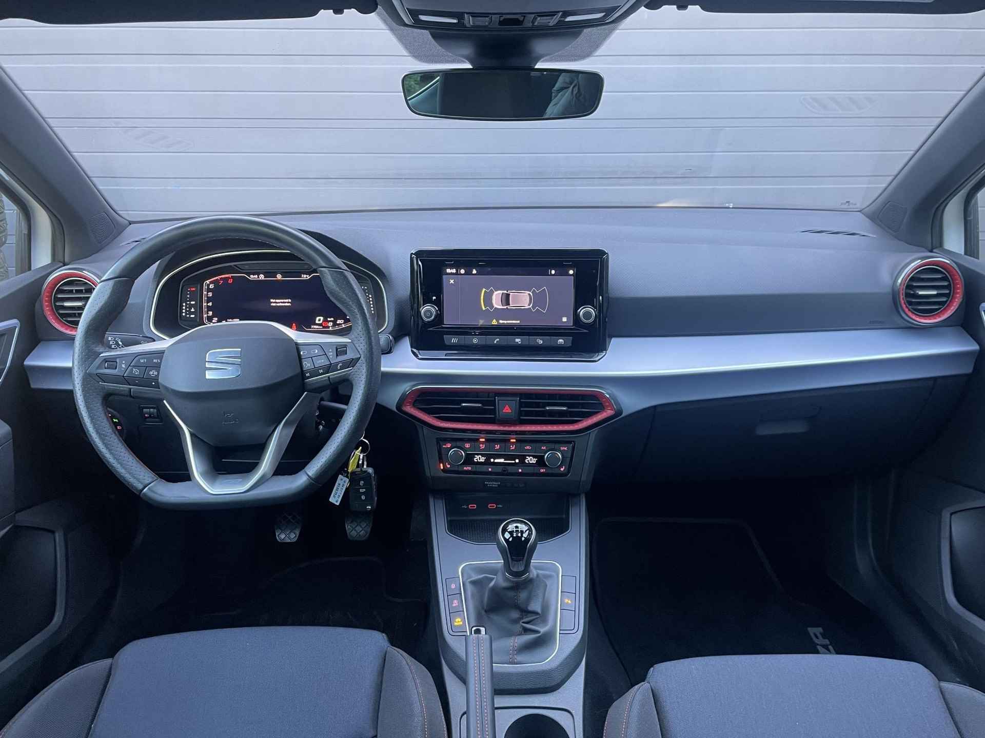 SEAT Ibiza 1.0 TSI FR / Navigatie via Apple Carplay & Android Auto / Cruise Control / Stoelverwarming / Parkeersensoren voor & Achter / - 2/34