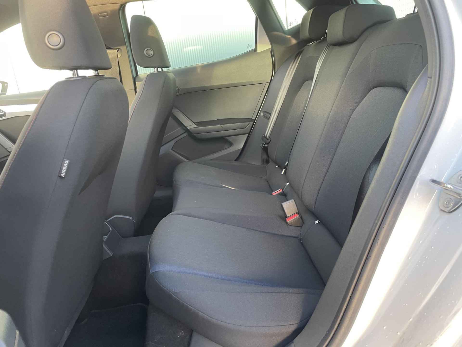SEAT Ibiza 1.0 TSI FR / Navigatie via Apple Carplay & Android Auto / Cruise Control / Stoelverwarming / Parkeersensoren voor & Achter / - 7/34