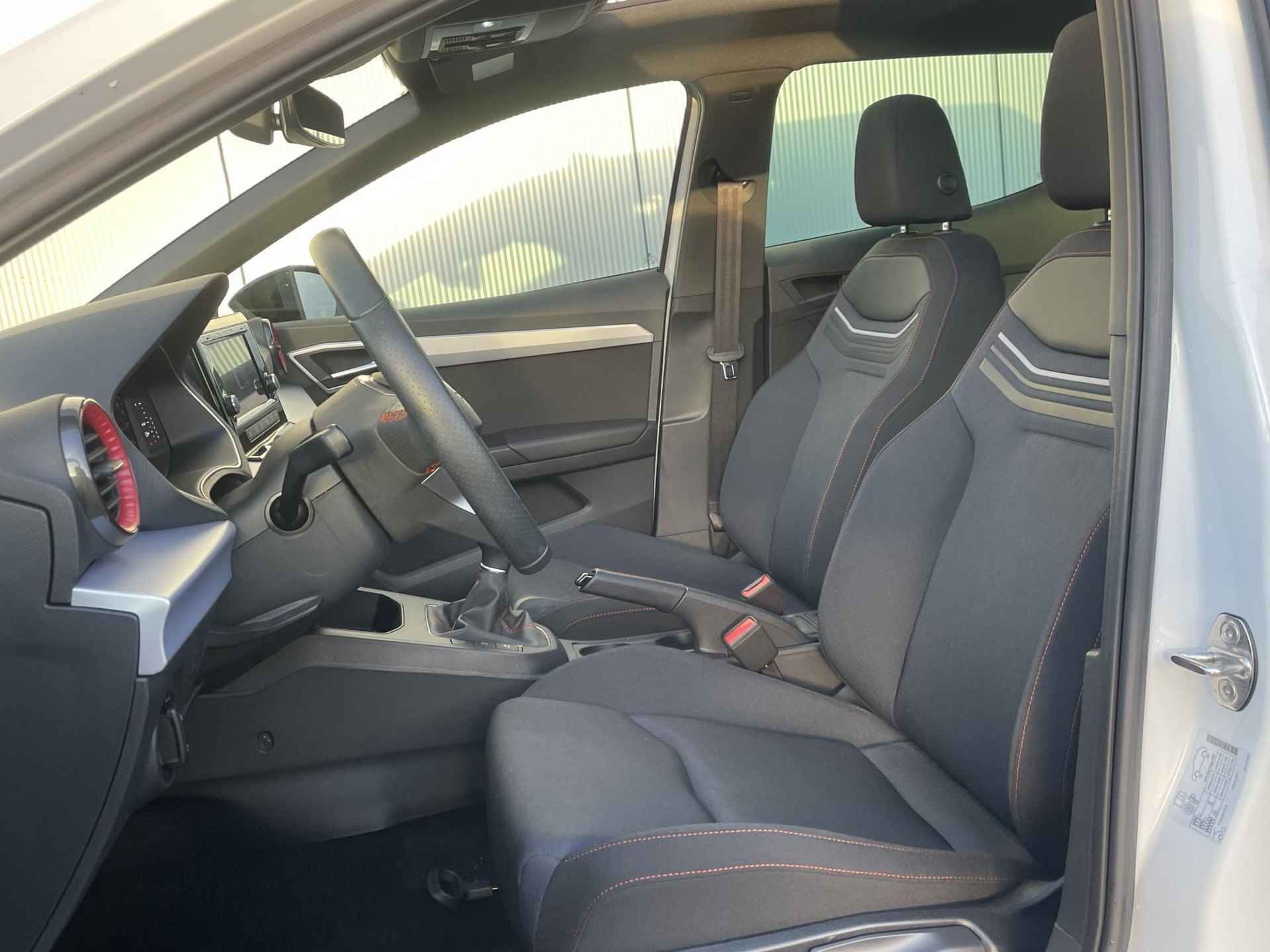 SEAT Ibiza 1.0 TSI FR / Navigatie via Apple Carplay & Android Auto / Cruise Control / Stoelverwarming / Parkeersensoren voor & Achter / - 22/34