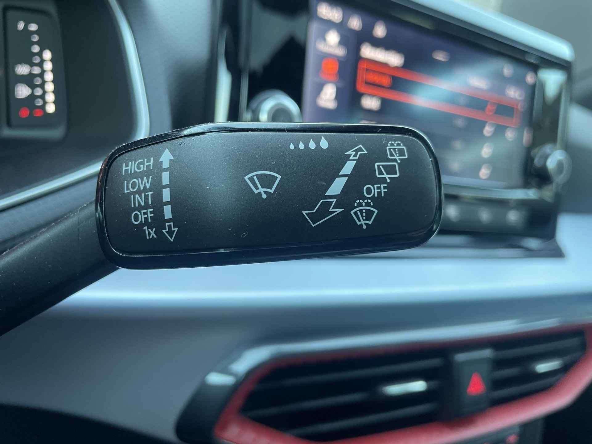 SEAT Ibiza 1.0 TSI FR / Navigatie via Apple Carplay & Android Auto / Cruise Control / Stoelverwarming / Parkeersensoren voor & Achter / - 31/34