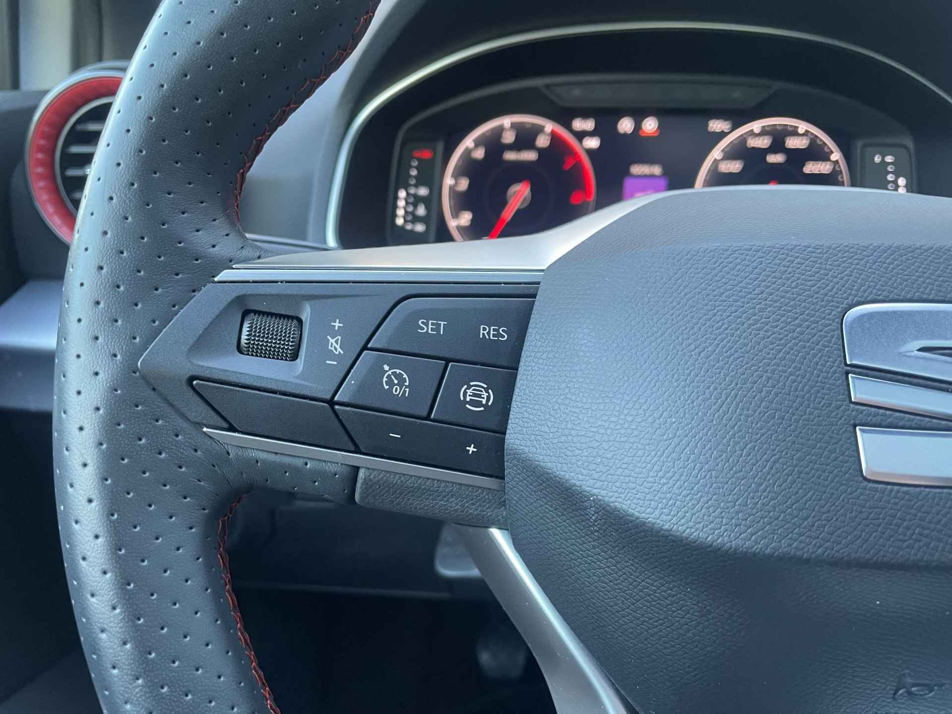 SEAT Ibiza 1.0 TSI FR / Navigatie via Apple Carplay & Android Auto / Cruise Control / Stoelverwarming / Parkeersensoren voor & Achter / - 32/34