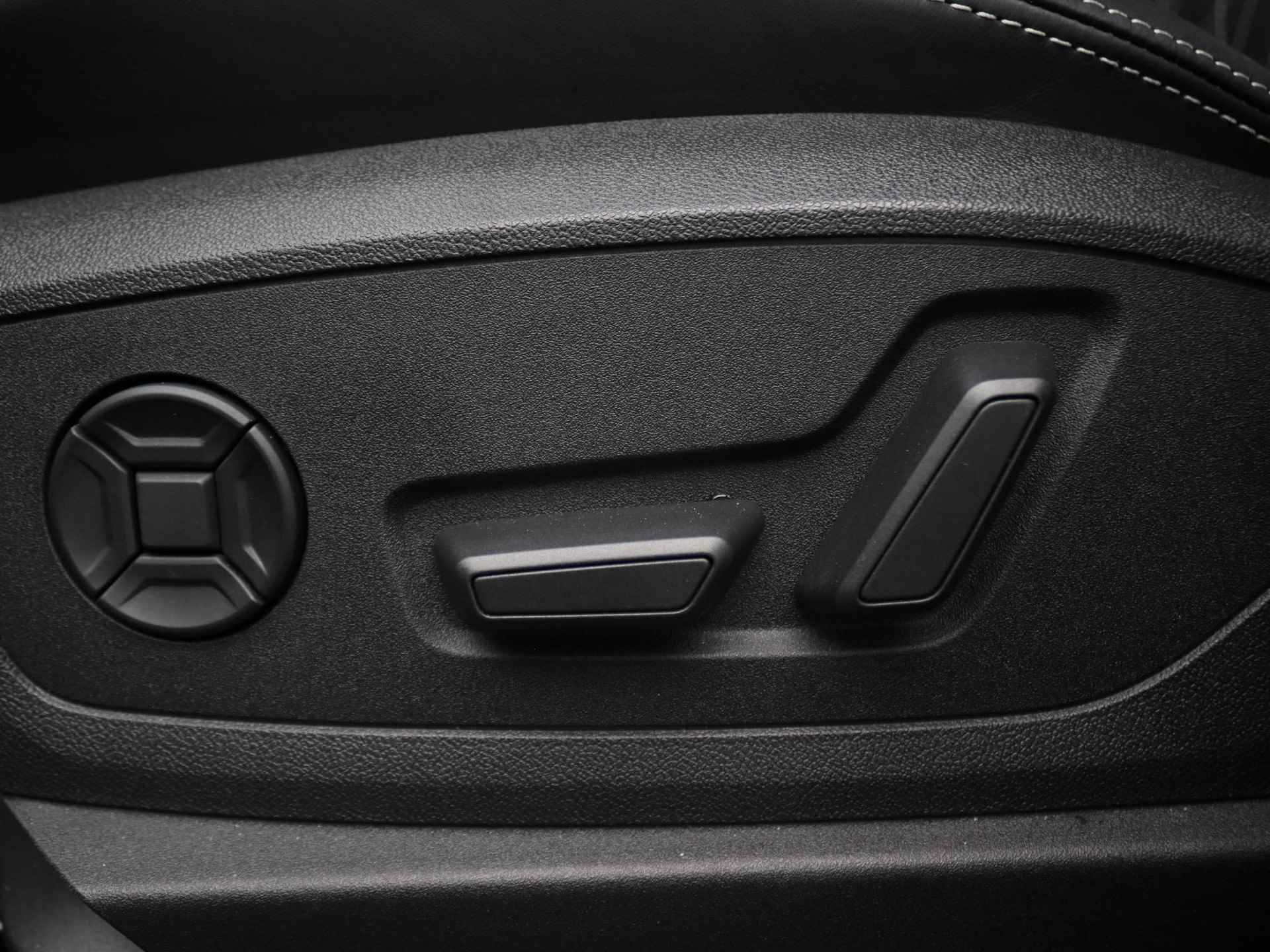 Audi e-tron Sportback S quattro 95kWh 503PK Black style, leder, Bang&Olufsen, Matrix-LED, 360 gr. camera's, keyless, stoelverwarming, alarm, 21'' lichtmetaal - 44/49