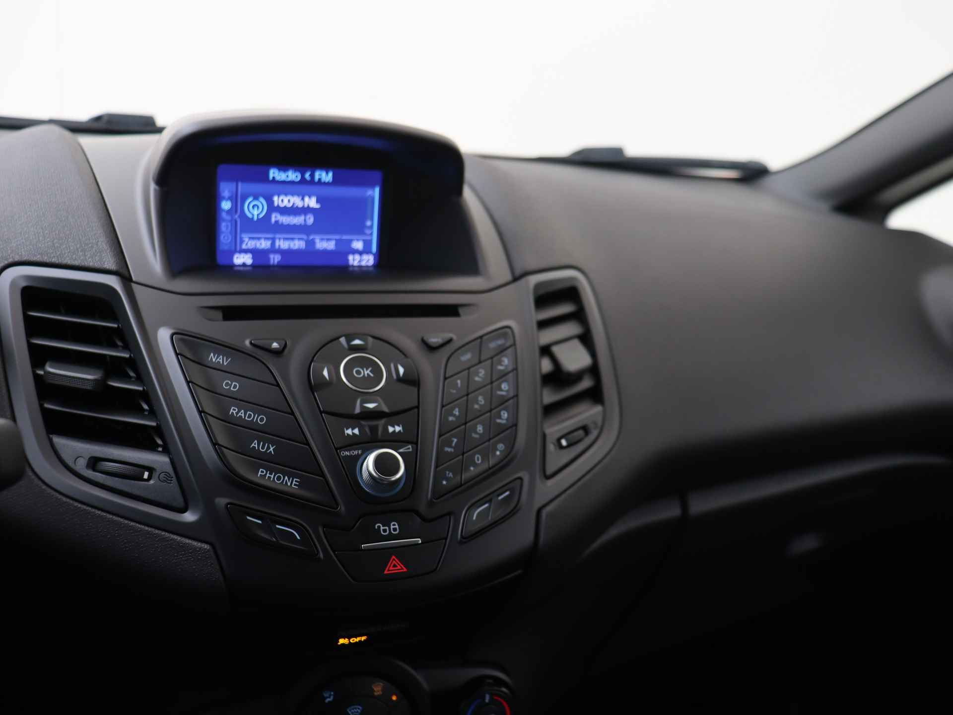 Ford Fiesta 1.0 EcoBoost ST Line | Navigatie | Parkeerhulp | Climate-en cruise control | Voorruit verwarming | - 8/41