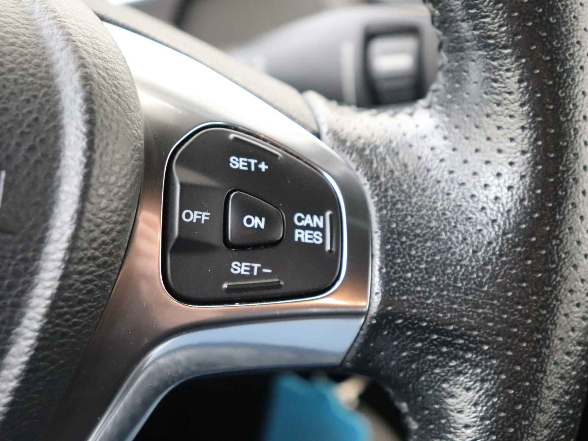 Ford Fiesta 1.0 EcoBoost ST Line | Navigatie | Parkeerhulp | Climate-en cruise control | Voorruit verwarming | - 25/41