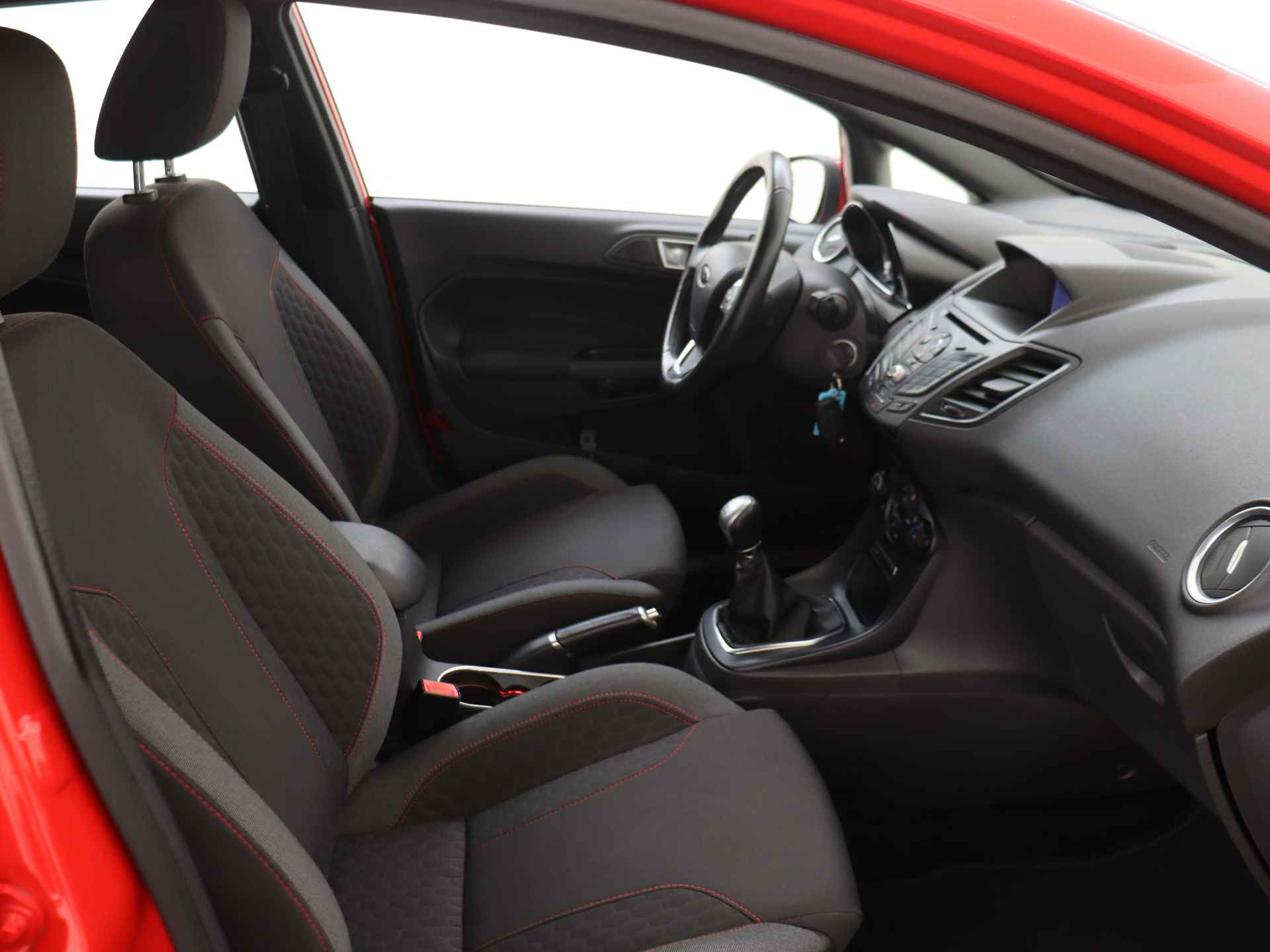 Ford Fiesta 1.0 EcoBoost ST Line | Navigatie | Parkeerhulp | Climate-en cruise control | Voorruit verwarming | - 32/41
