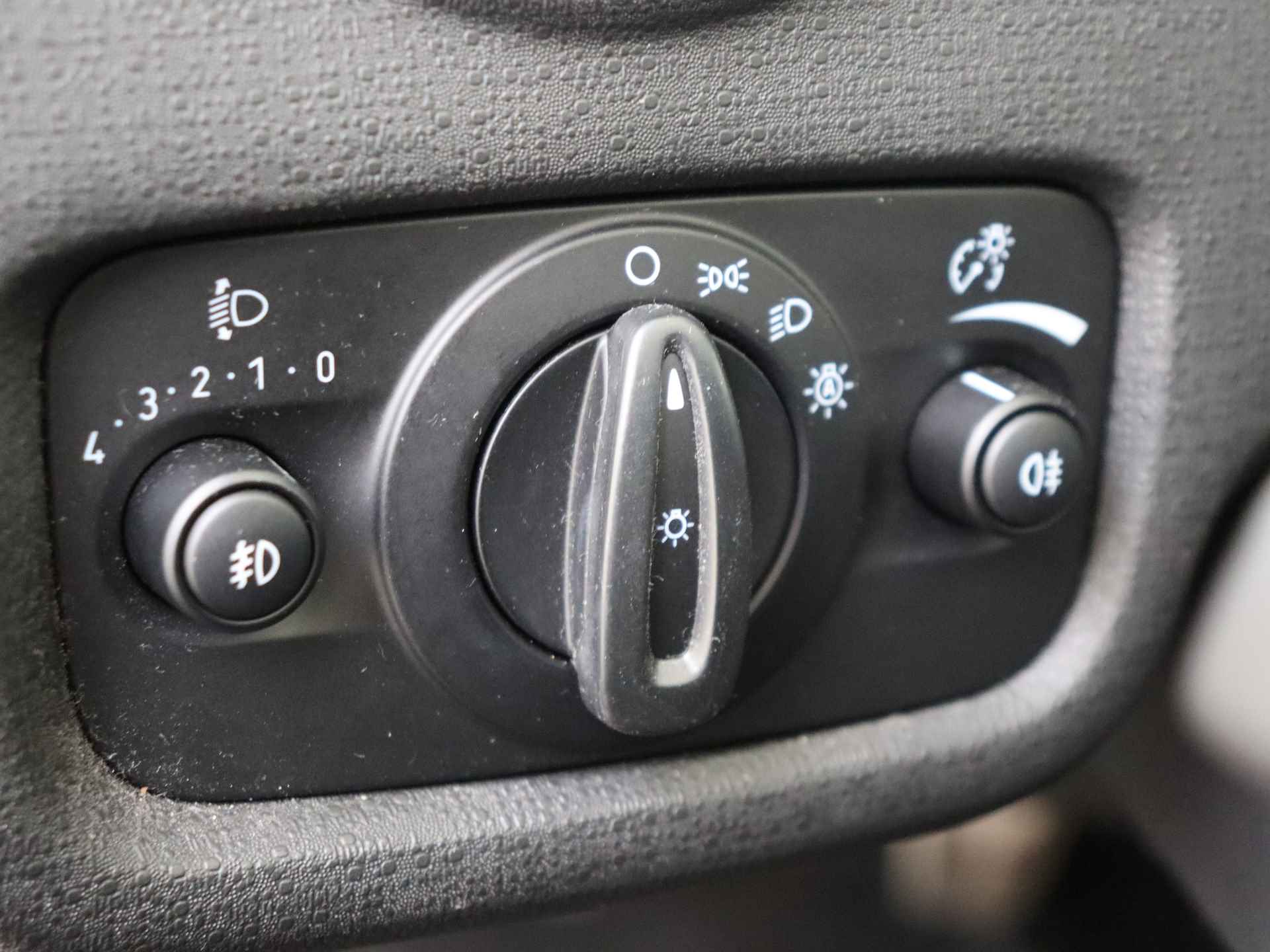 Ford Fiesta 1.0 EcoBoost ST Line | Navigatie | Parkeerhulp | Climate-en cruise control | Voorruit verwarming | - 35/41