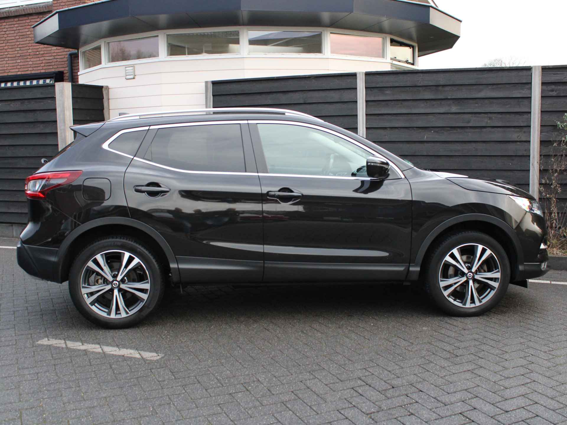 Nissan QASHQAI 1.3 DIG-T 140PK N-Connecta Design Pack Navigatie, Camera 360, Trekhaak, Panoramadak, Lichtmetalen velgen, Cruise Control - 9/52