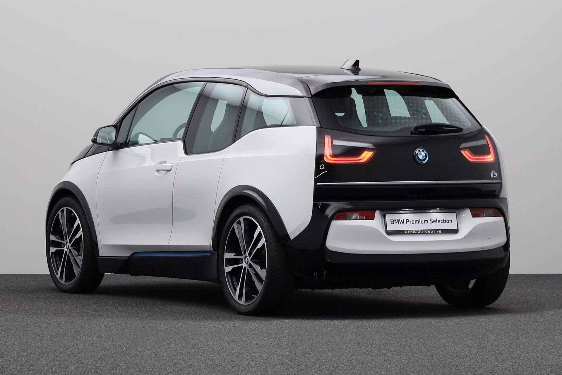 BMW i3 Basis 120Ah 42 kWh | Sportpakket | Stoelverwarming bestuurder/passagier | Warmtepomp | Snelladen wisselstroom meerfasig | PDC | Navigatiesysteem Business | - 16/25