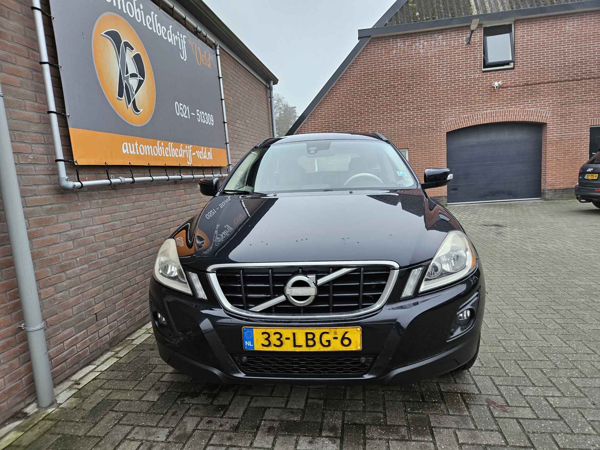 Volvo XC60 2.4D Momentum - 2/38