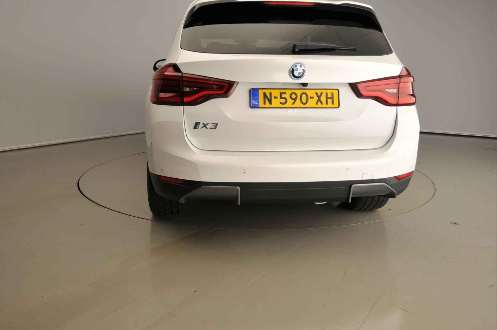 BMW iX3 High Executive 80 kWh | LED | Leder | HUD | Trekhaak | Schuifdak | Sportstoelen | DAB | Harman-kardon sound | Alu 20 inch - 4/29