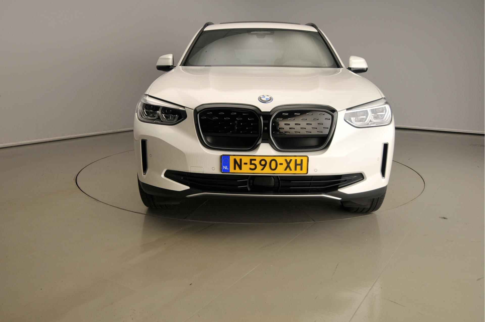 BMW iX3 High Executive 80 kWh | LED | Leder | HUD | Trekhaak | Schuifdak | Sportstoelen | DAB | Harman-kardon sound | Alu 20 inch - 6/29