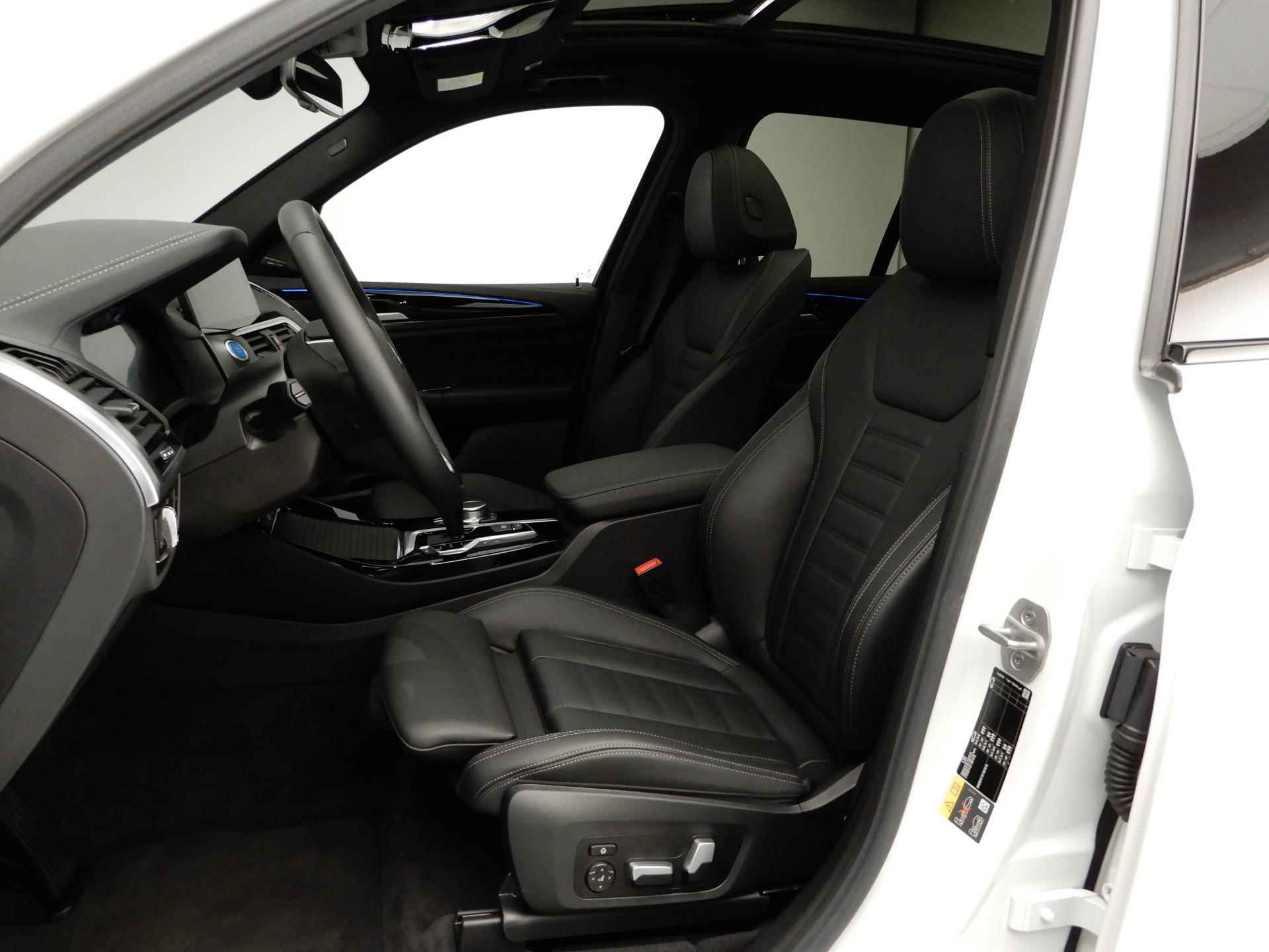 BMW iX3 High Executive 80 kWh | LED | Leder | HUD | Trekhaak | Schuifdak | Sportstoelen | DAB | Harman-kardon sound | Alu 20 inch - 8/29