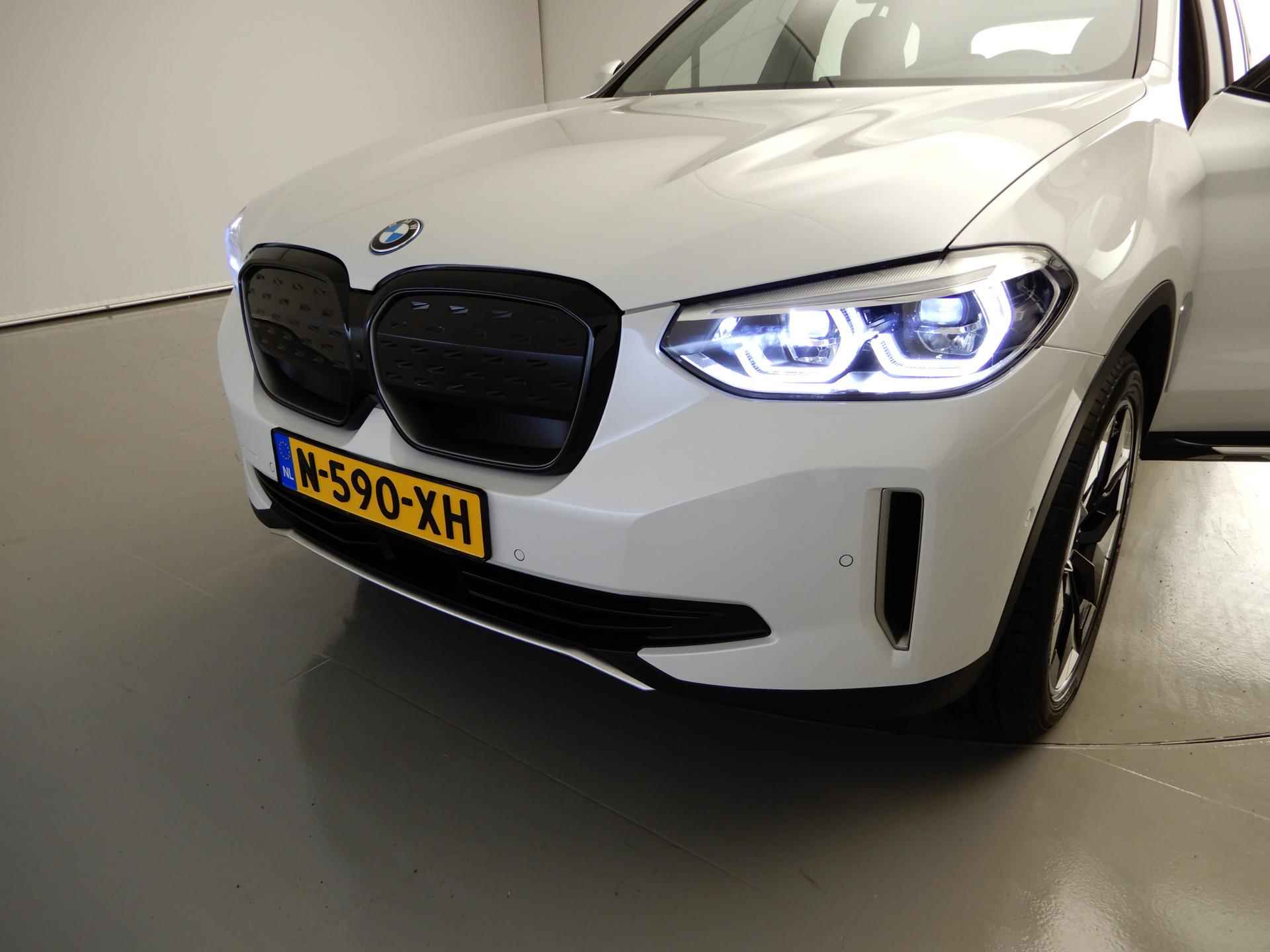 BMW iX3 High Executive 80 kWh | LED | Leder | HUD | Trekhaak | Schuifdak | Sportstoelen | DAB | Harman-kardon sound | Alu 20 inch - 28/29