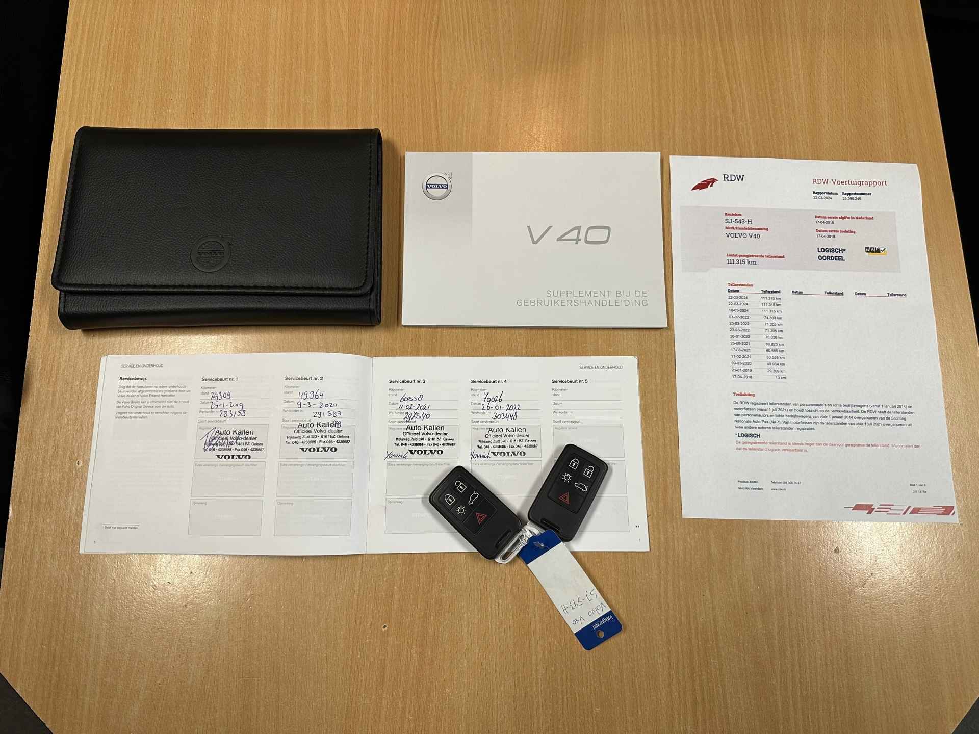 Volvo V40 2.0 T4 Business Sport R-Design * Dealer onderhouden / Navigatie / Trekhaak / LED / NL Auto * - 23/23