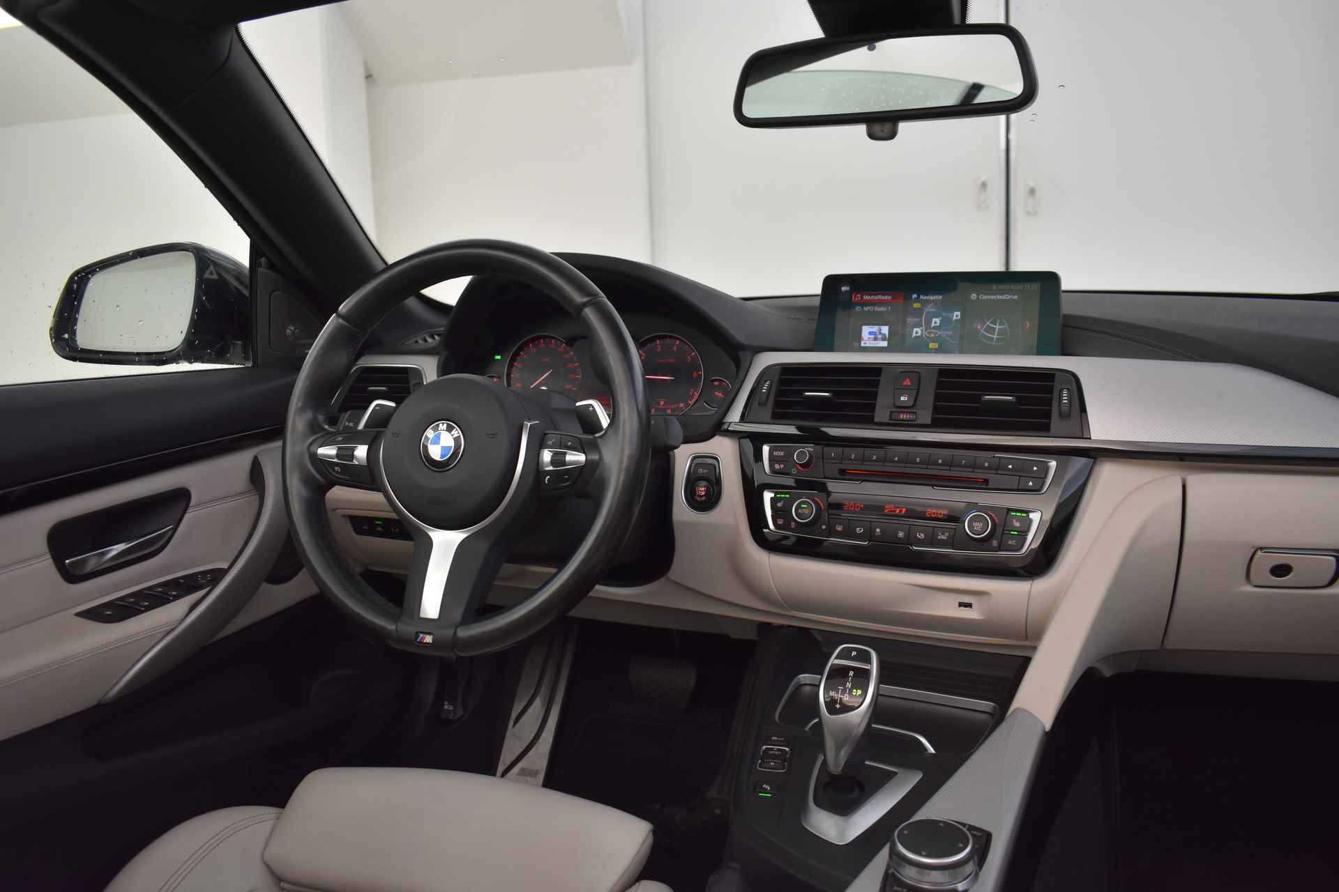 BMW 4 Serie Cabrio 430i High Executive M Sport Automaat / Achteruitrijcamera / Air Collar / Sportstoelen / Harman Kardon / M Sportonderstel / Park Assistant / Lane Change Warning - 12/56
