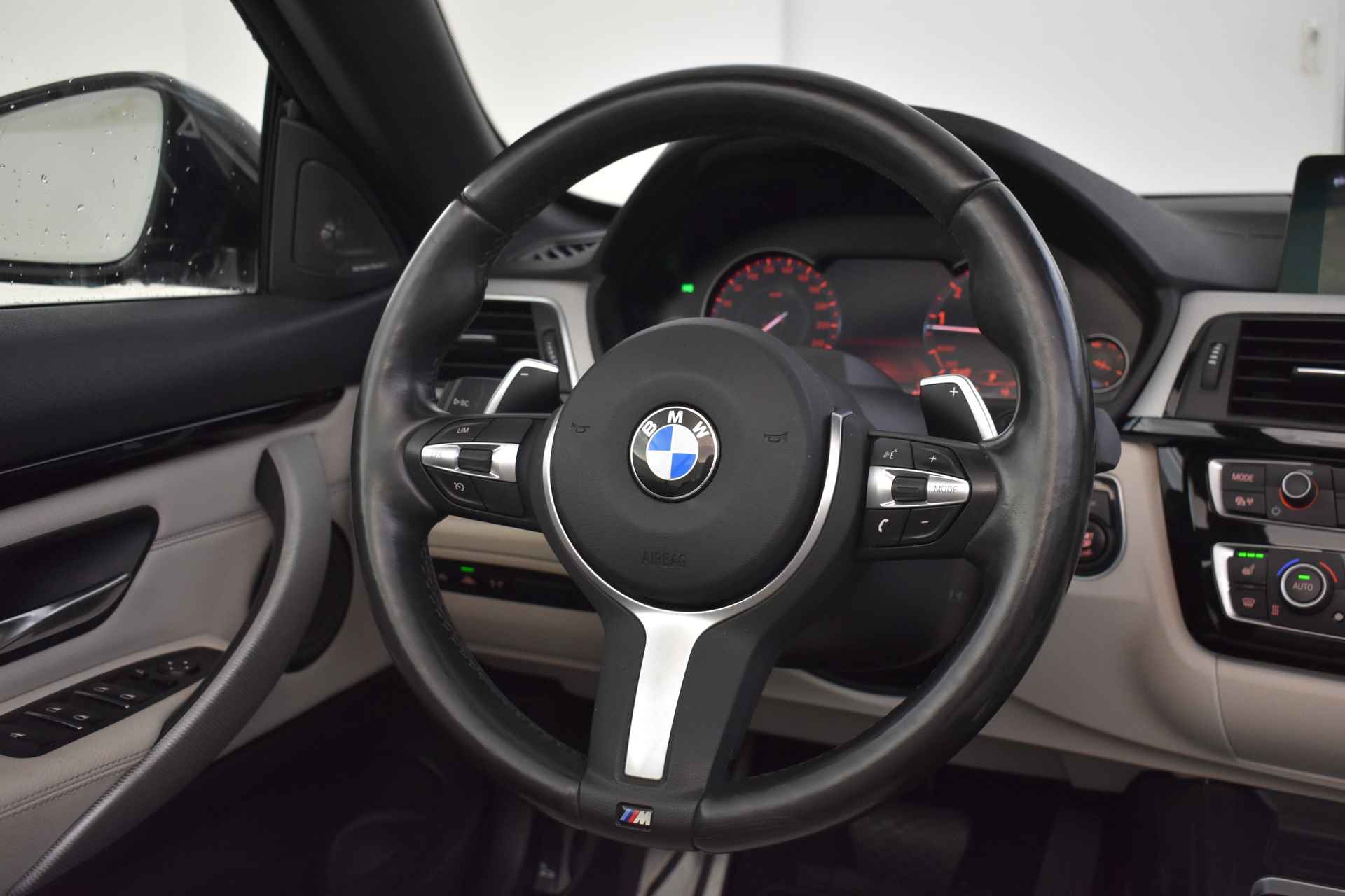 BMW 4 Serie Cabrio 430i High Executive M Sport Automaat / Achteruitrijcamera / Air Collar / Sportstoelen / Harman Kardon / M Sportonderstel / Park Assistant / Lane Change Warning - 19/56