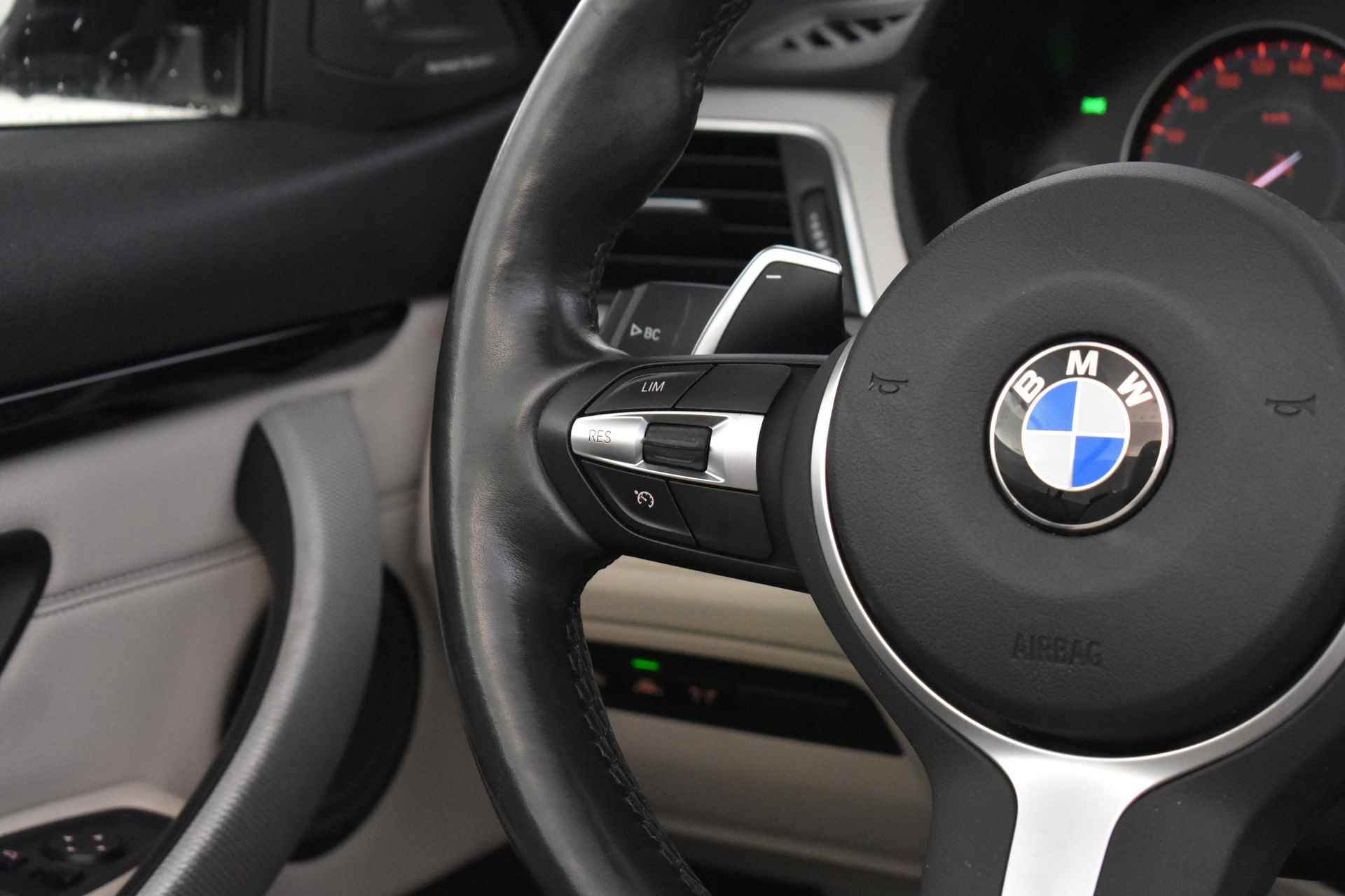 BMW 4 Serie Cabrio 430i High Executive M Sport Automaat / Achteruitrijcamera / Air Collar / Sportstoelen / Harman Kardon / M Sportonderstel / Park Assistant / Lane Change Warning - 20/56