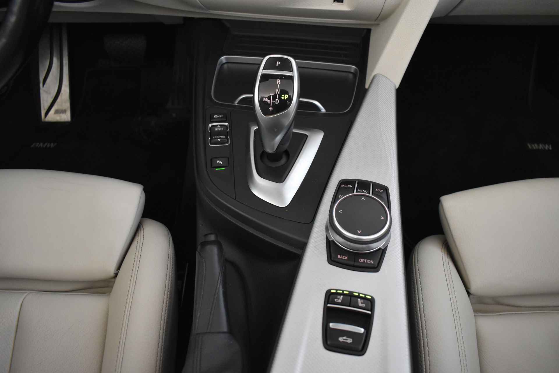 BMW 4 Serie Cabrio 430i High Executive M Sport Automaat / Achteruitrijcamera / Air Collar / Sportstoelen / Harman Kardon / M Sportonderstel / Park Assistant / Lane Change Warning - 26/56