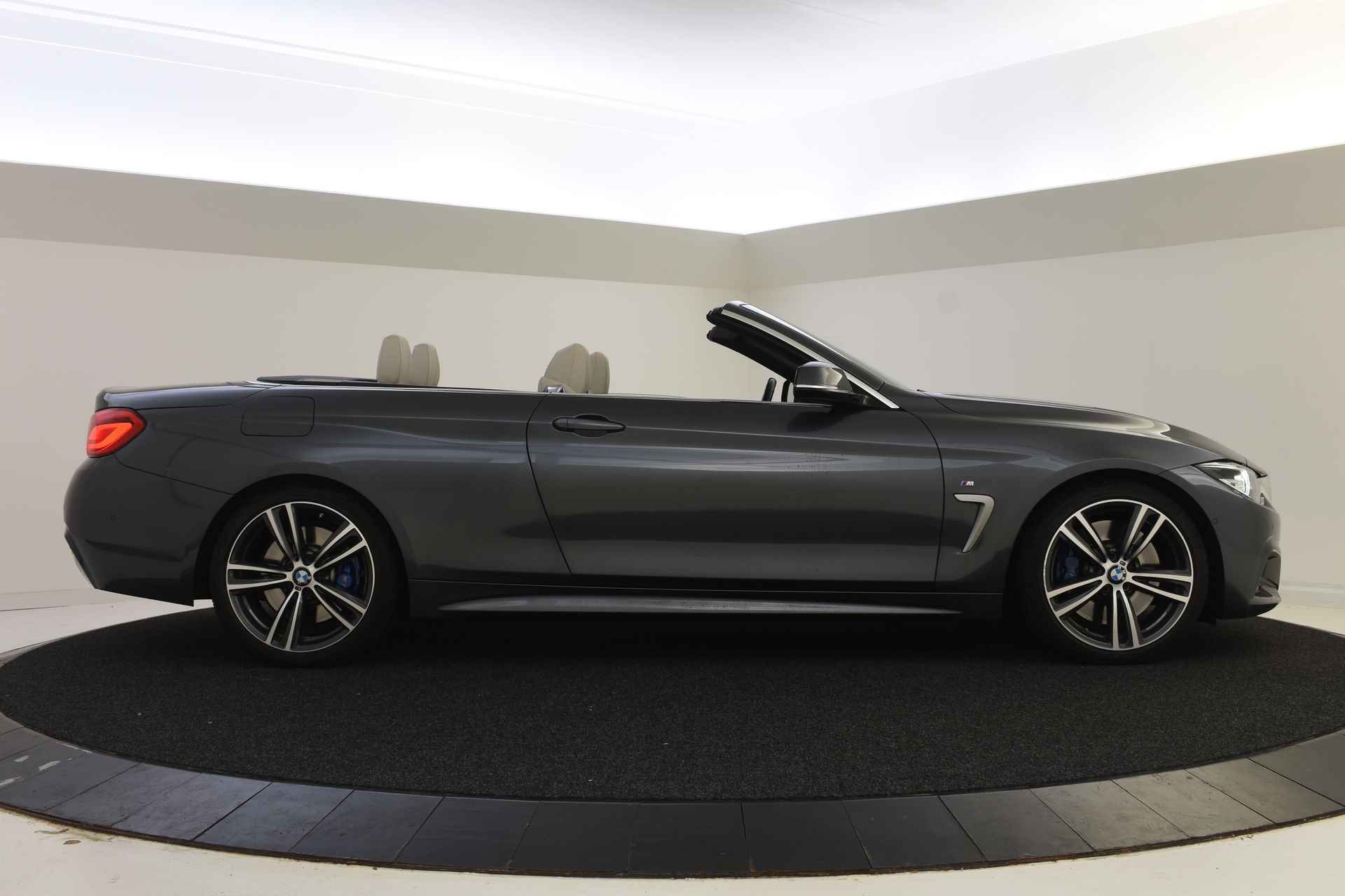 BMW 4 Serie Cabrio 430i High Executive M Sport Automaat / Achteruitrijcamera / Air Collar / Sportstoelen / Harman Kardon / M Sportonderstel | Park Assistant / Lane Change Warning - 7/56