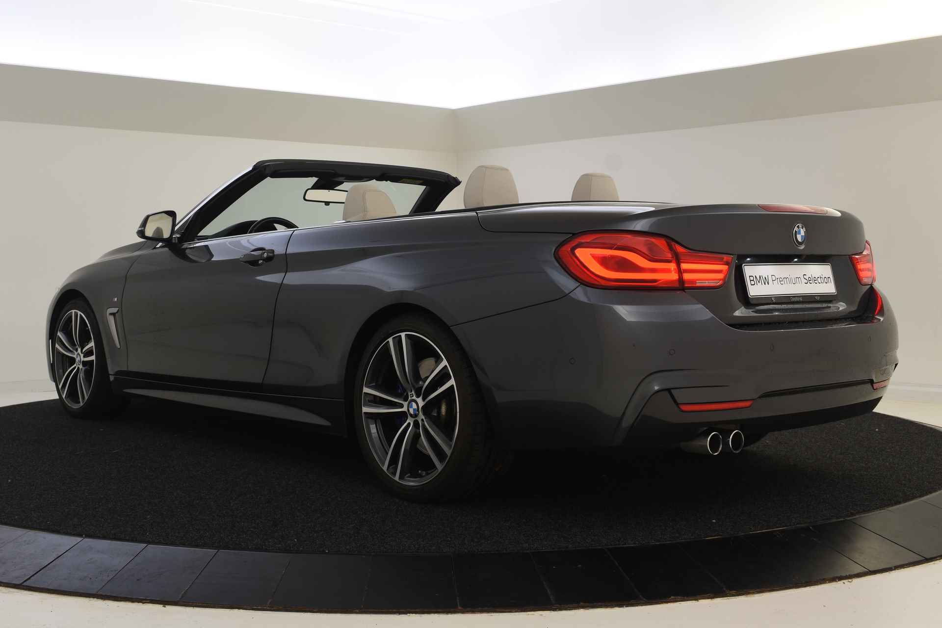 BMW 4 Serie Cabrio 430i High Executive M Sport Automaat / Achteruitrijcamera / Air Collar / Sportstoelen / Harman Kardon / M Sportonderstel | Park Assistant / Lane Change Warning - 8/56