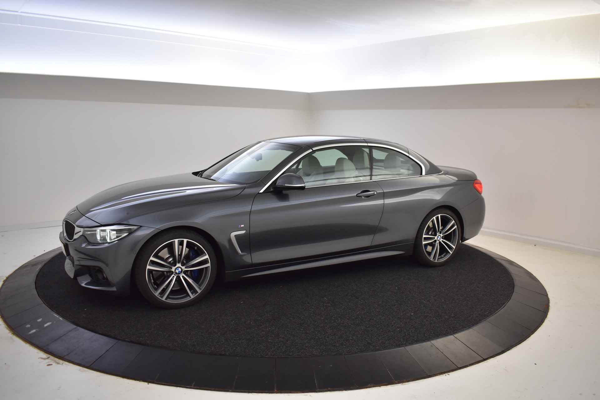 BMW 4 Serie Cabrio 430i High Executive M Sport Automaat / Achteruitrijcamera / Air Collar / Sportstoelen / Harman Kardon / M Sportonderstel | Park Assistant / Lane Change Warning - 10/56