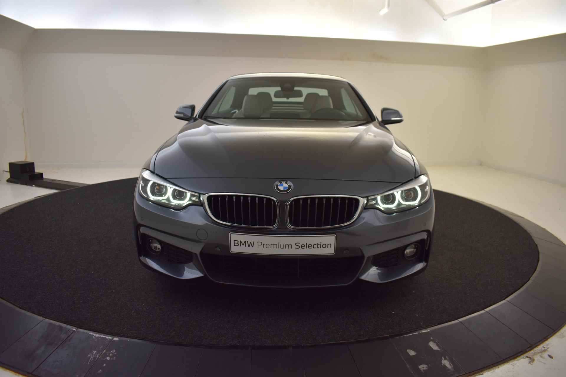 BMW 4 Serie Cabrio 430i High Executive M Sport Automaat / Achteruitrijcamera / Air Collar / Sportstoelen / Harman Kardon / M Sportonderstel | Park Assistant / Lane Change Warning - 51/56