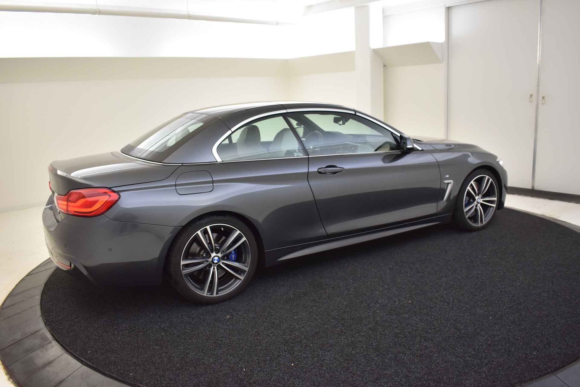 BMW 4 Serie Cabrio 430i High Executive M Sport Automaat / Achteruitrijcamera / Air Collar / Sportstoelen / Harman Kardon / M Sportonderstel | Park Assistant / Lane Change Warning - 56/56