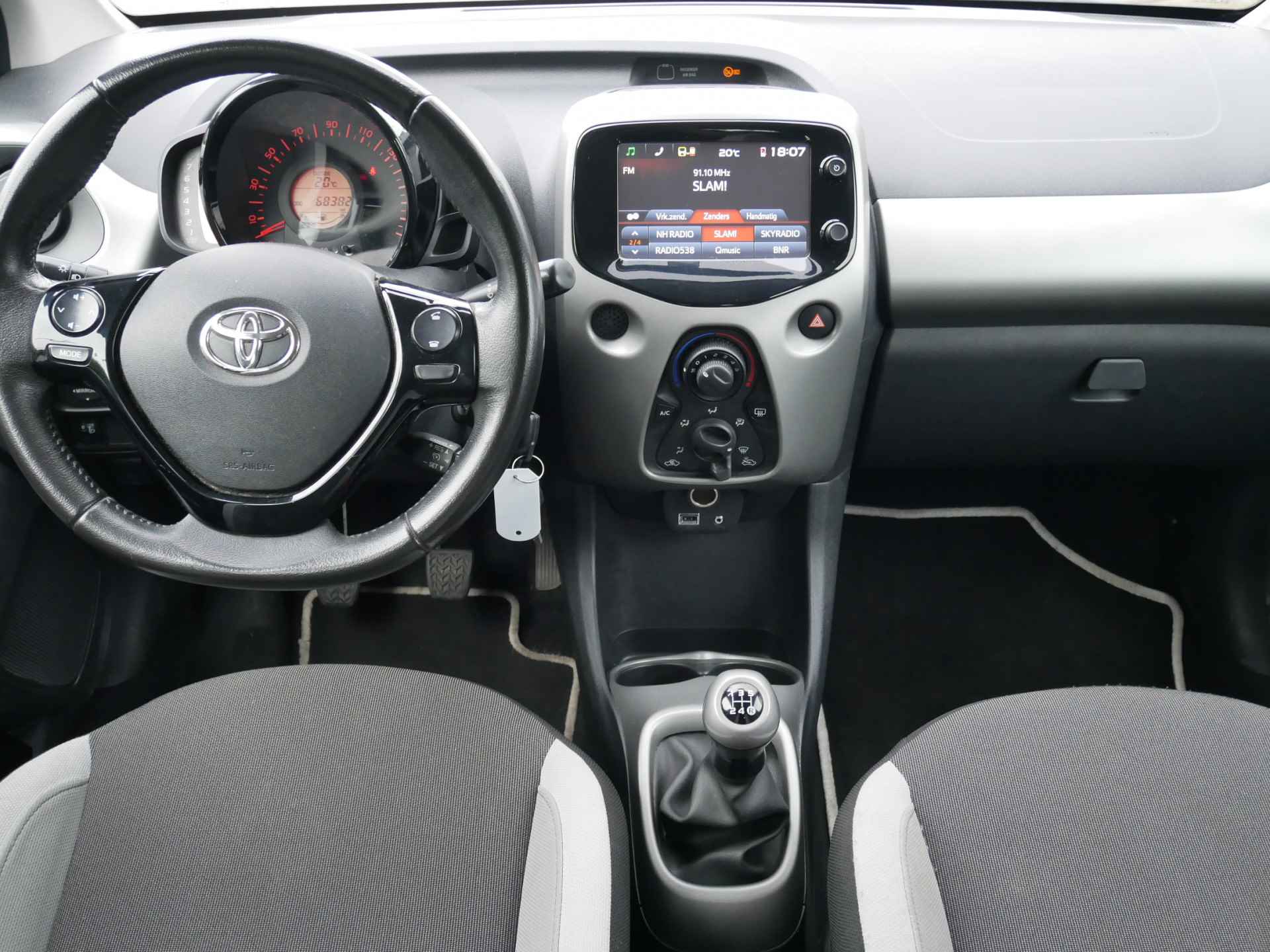 Toyota Aygo 1.0 VVT-i x-play, Airco, Achteruitrij Camera!! - 5/19
