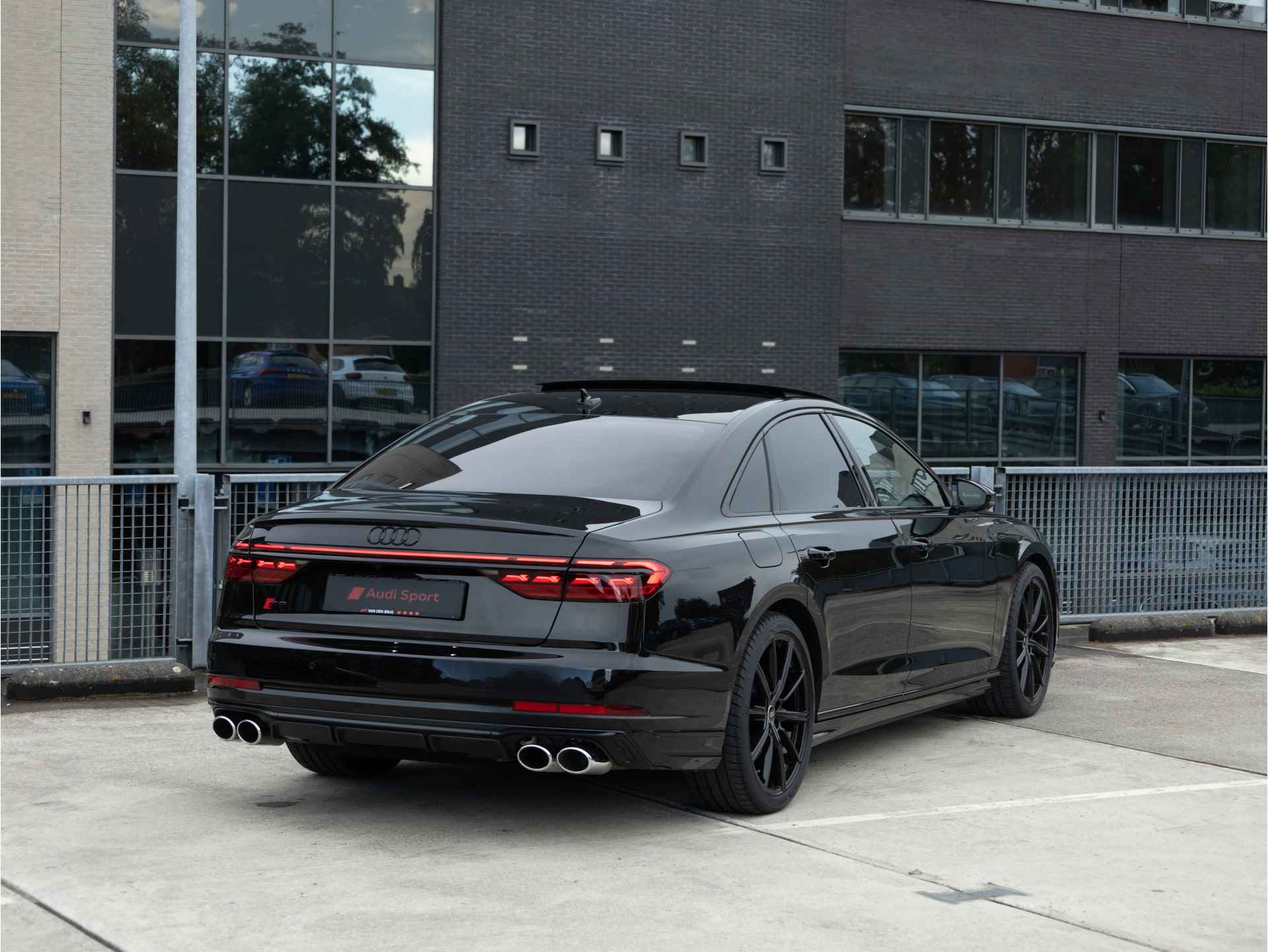 Audi S8 4.0 TFSI 571PK QUATTRO | B&O | Pano | TV | Vierwielsturing | Servo | Alcantara hemel | Head-up | Stoelventilatie-/massage v+a | Digital Matrix-LED - 32/108