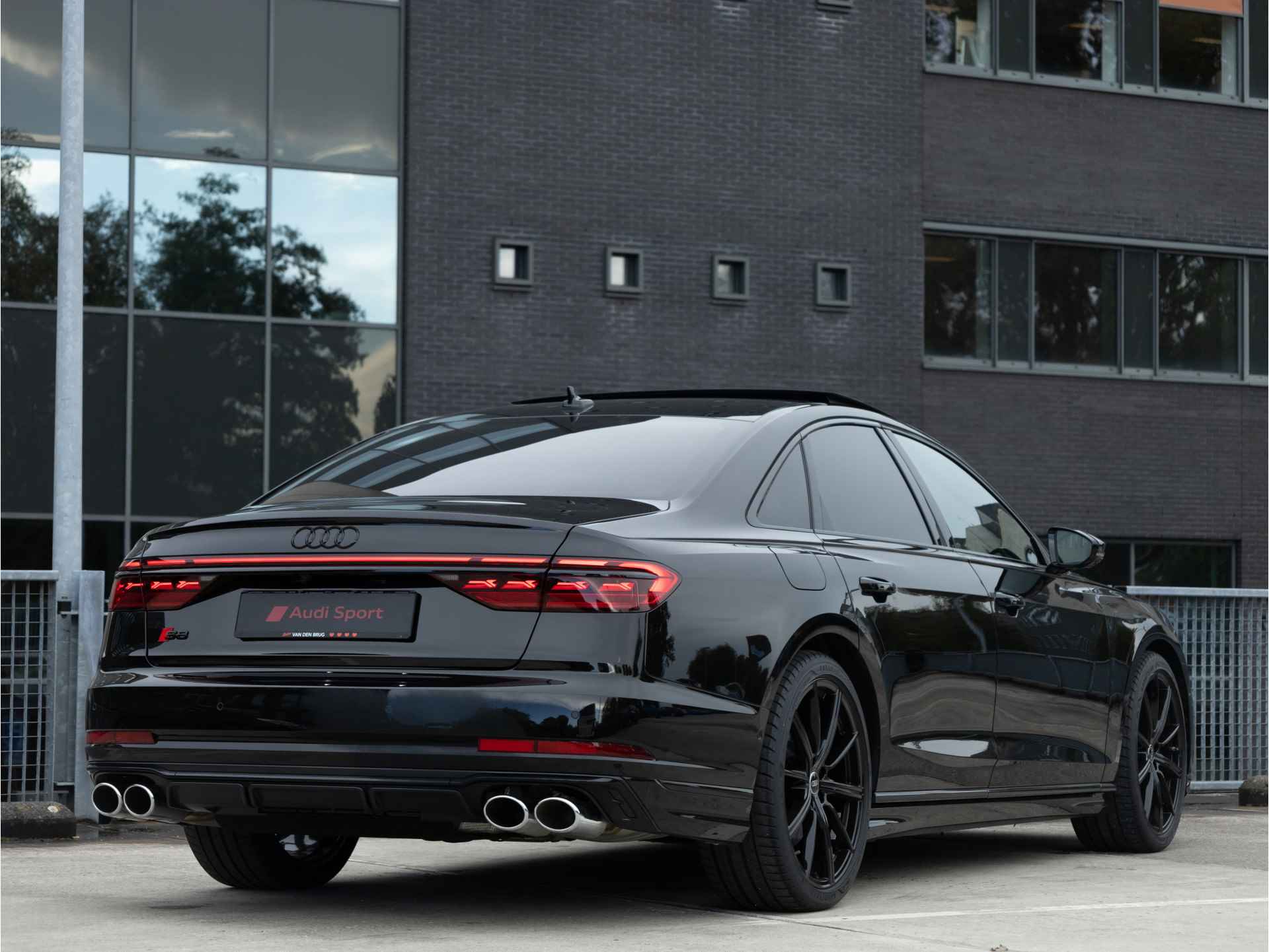 Audi S8 4.0 TFSI 571PK QUATTRO | B&O | Pano | TV | Vierwielsturing | Servo | Alcantara hemel | Head-up | Stoelventilatie-/massage v+a | Digital Matrix-LED - 70/108