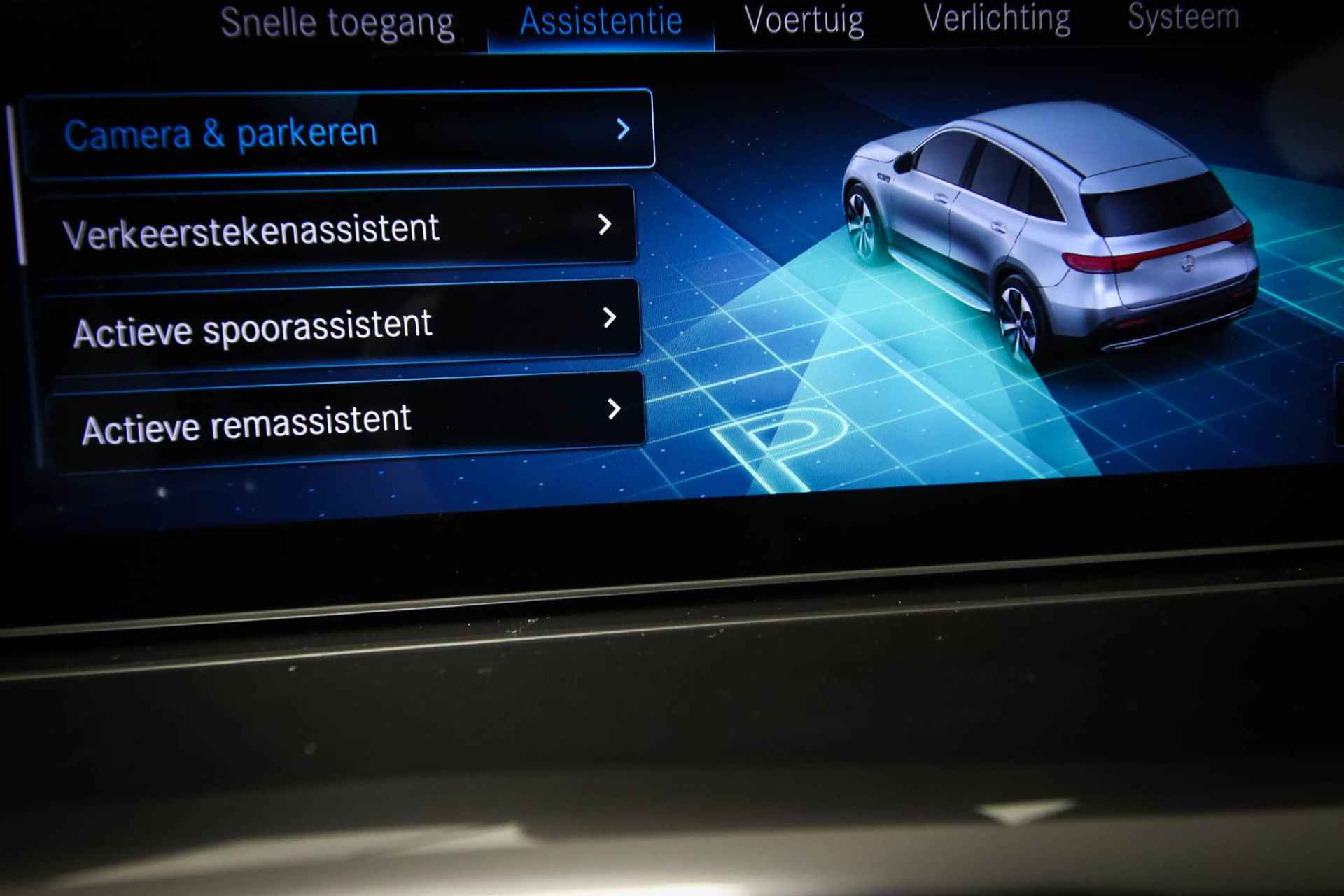 Mercedes-Benz EQC 400 4MATIC Premium Plus 80 kWh AMG LINE / RIJASSISTENTIE PLUS- PACK | MATRIX LED | APPLE | 360 CAMERA | DEALER ONDERHOUDEN - 62/76