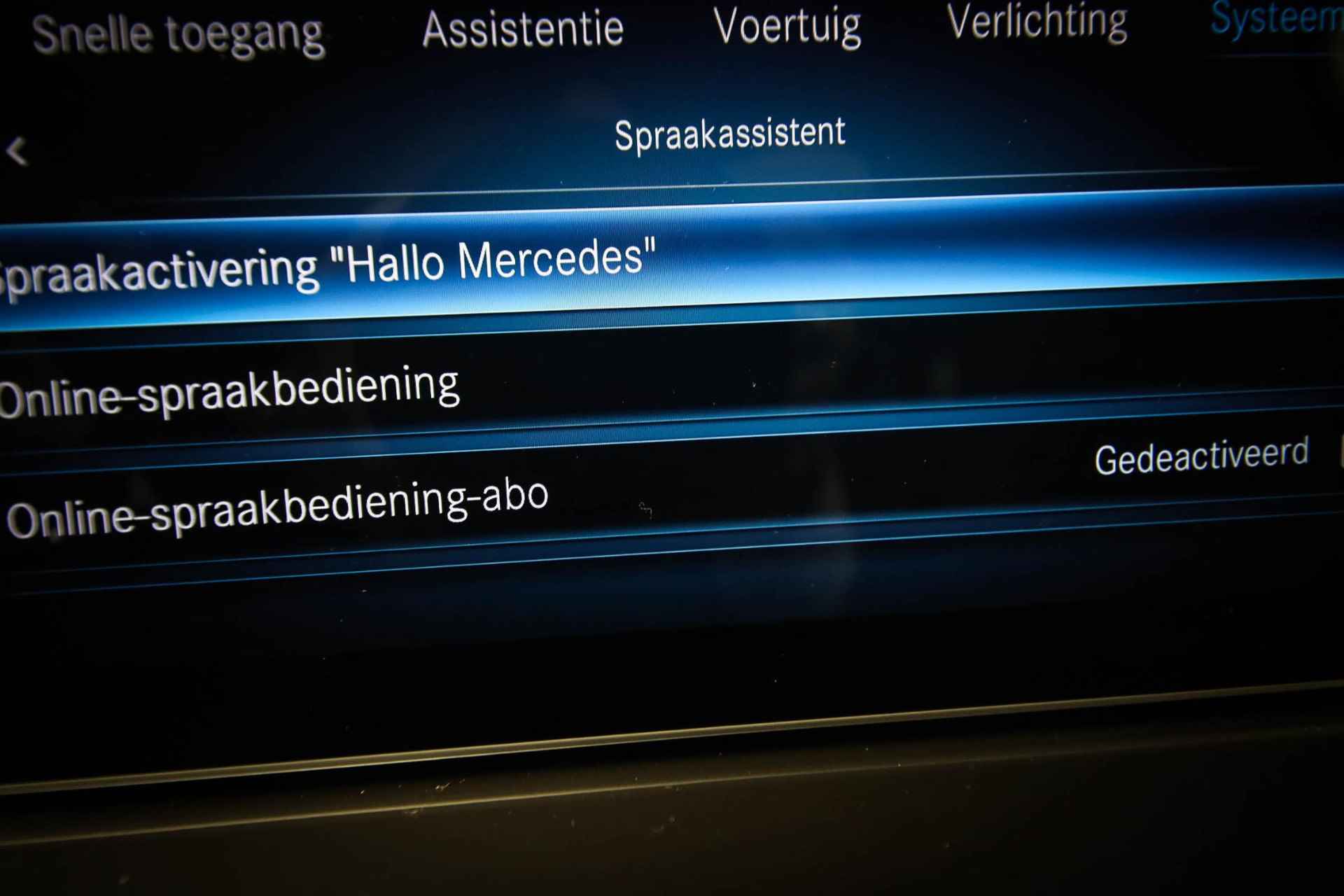 Mercedes-Benz EQC 400 4MATIC Premium Plus 80 kWh AMG LINE / RIJASSISTENTIE PLUS- PACK | MATRIX LED | APPLE | 360 CAMERA | DEALER ONDERHOUDEN - 70/76